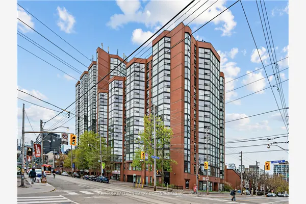 725 King Street W #303