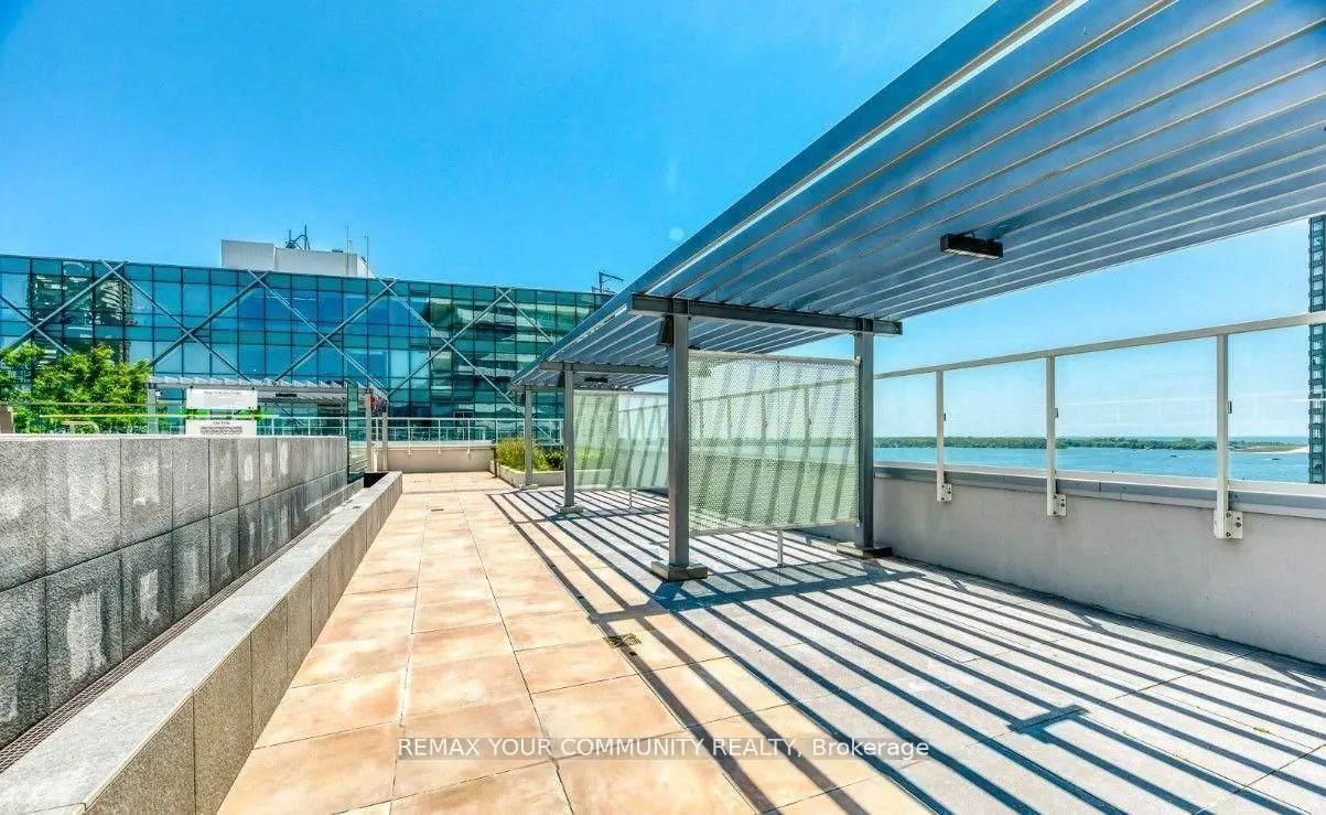 15 Queens Quay E #408