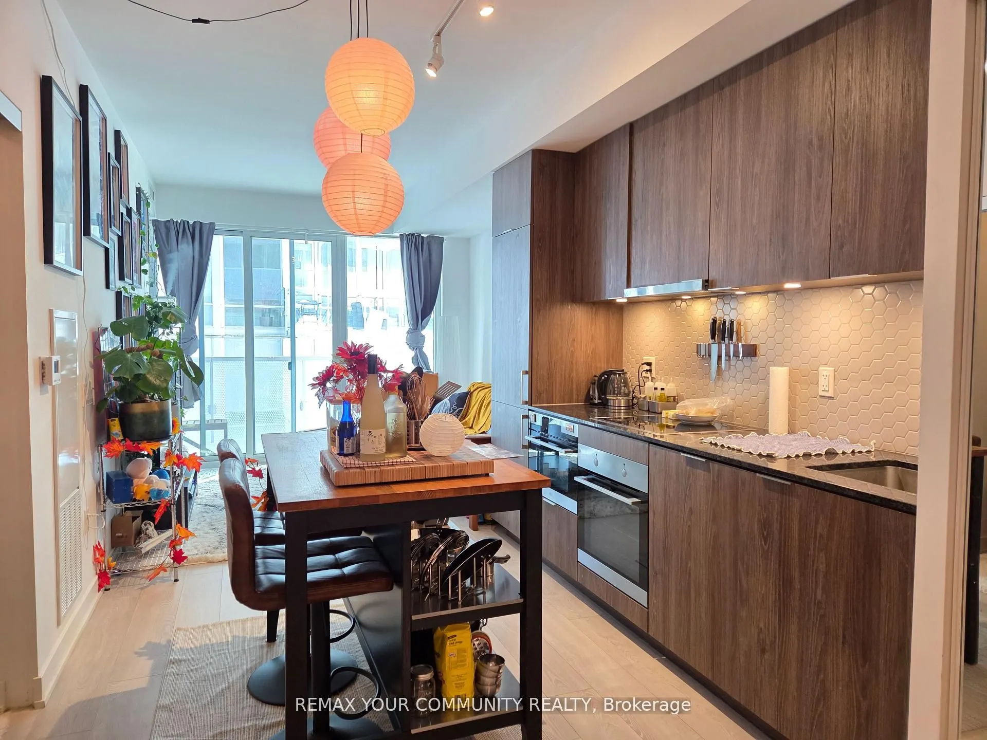 15 Queens Quay E #408