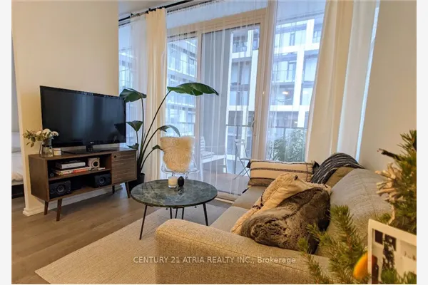 8 Hillsdale Avenue E
