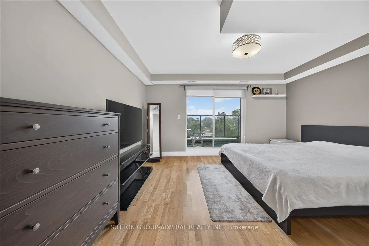 2 Maxwell Street #202