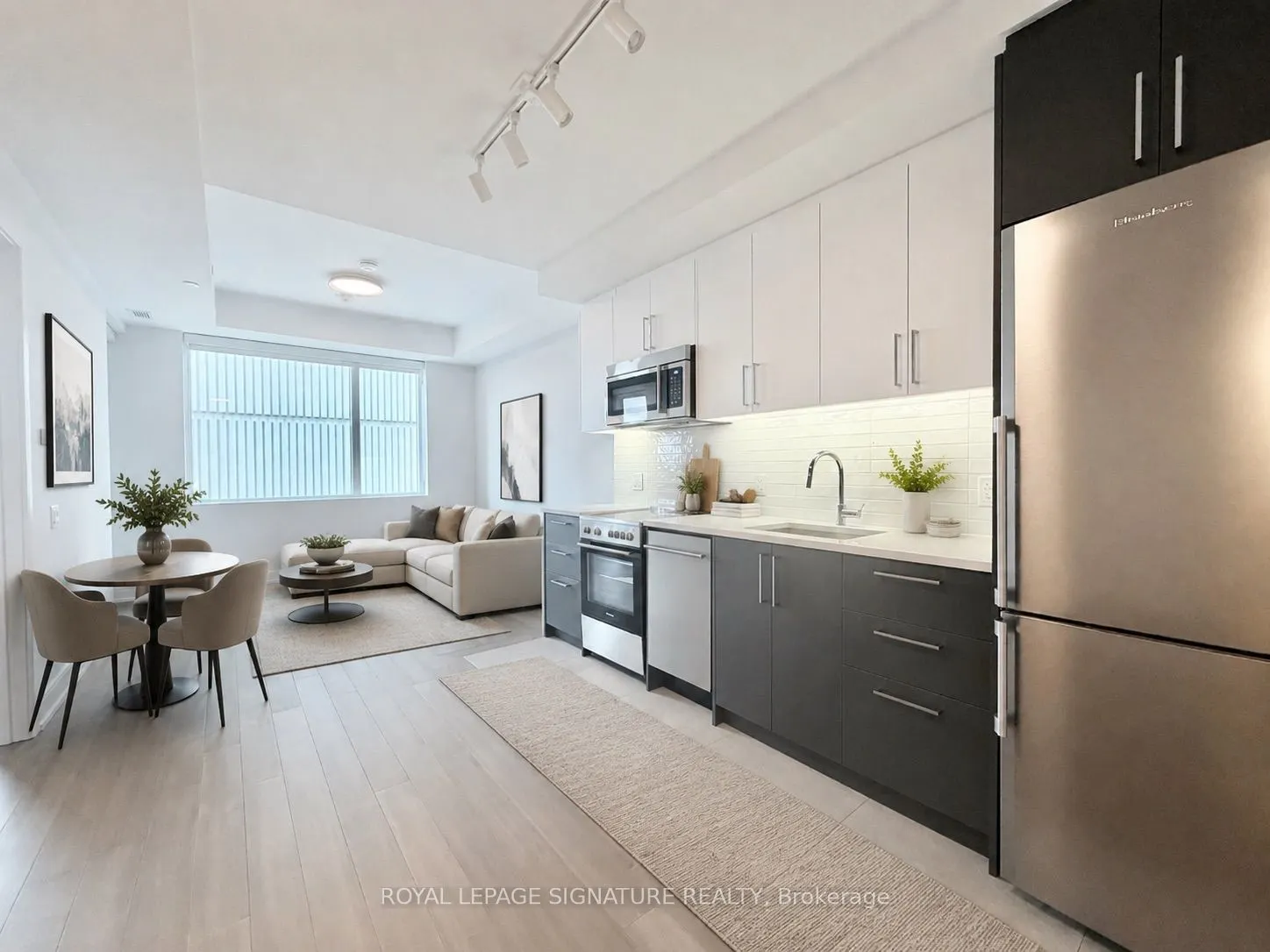 664 Spadina Avenue #404