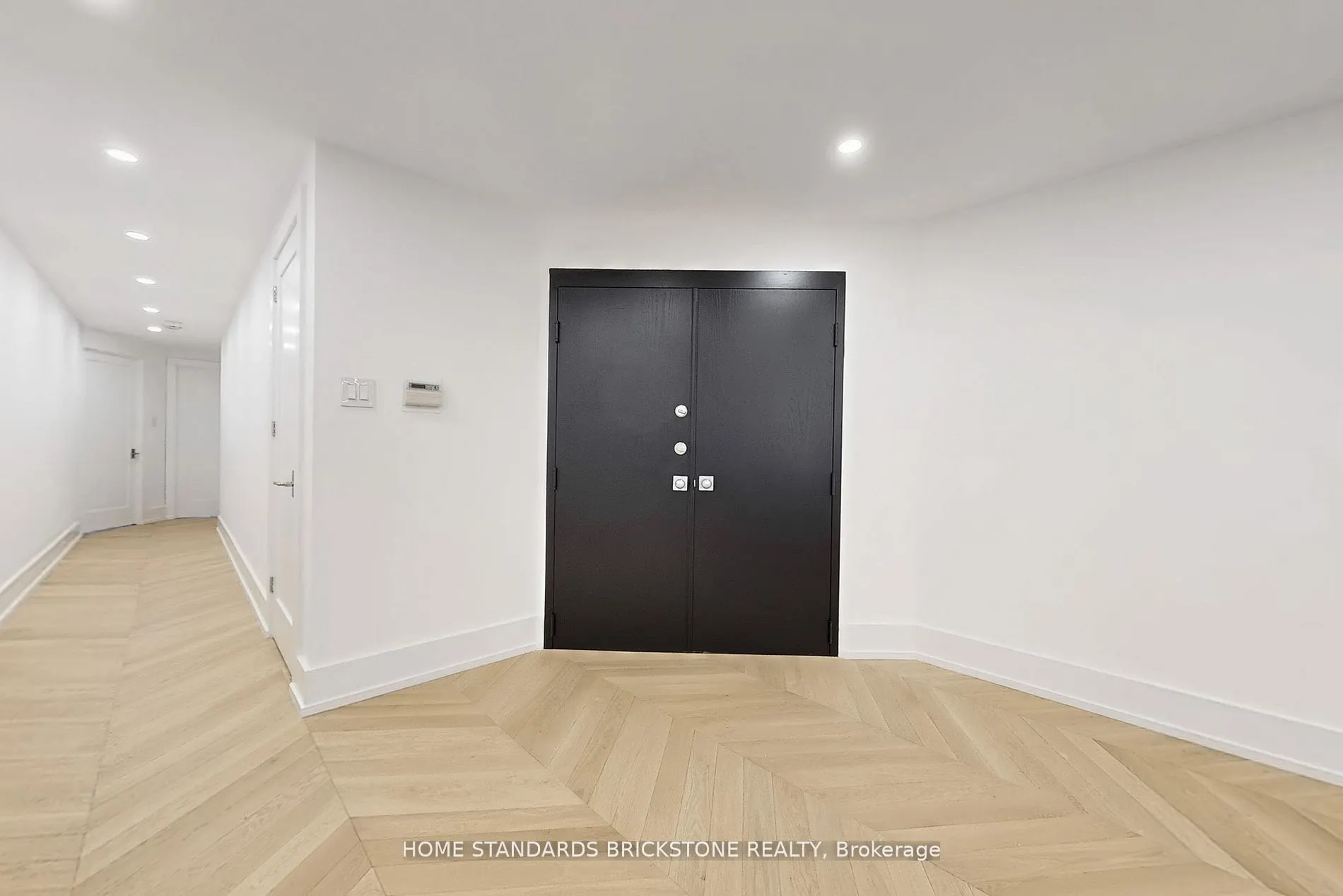 110 Bloor Street W #1009