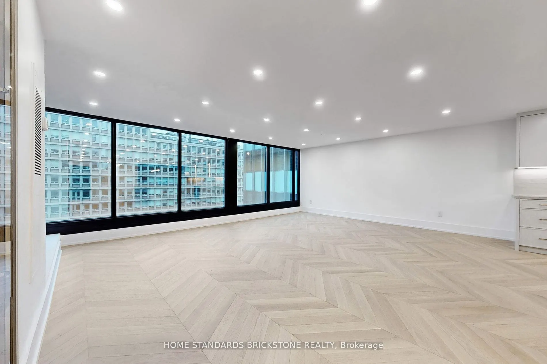 110 Bloor Street W #1009