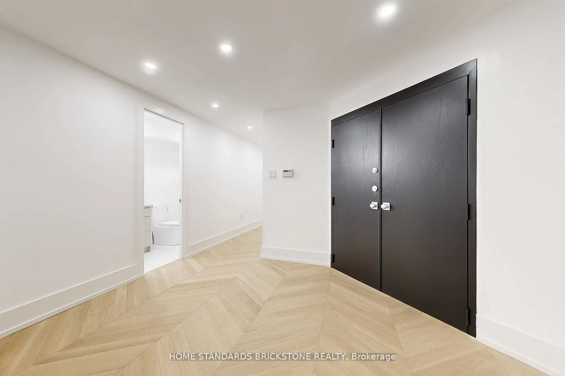 110 Bloor Street W #1009