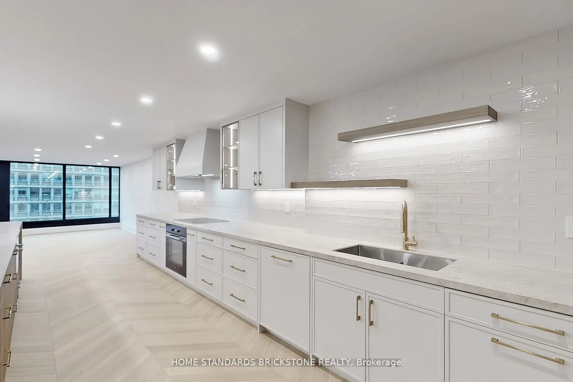 110 Bloor Street W #1009
