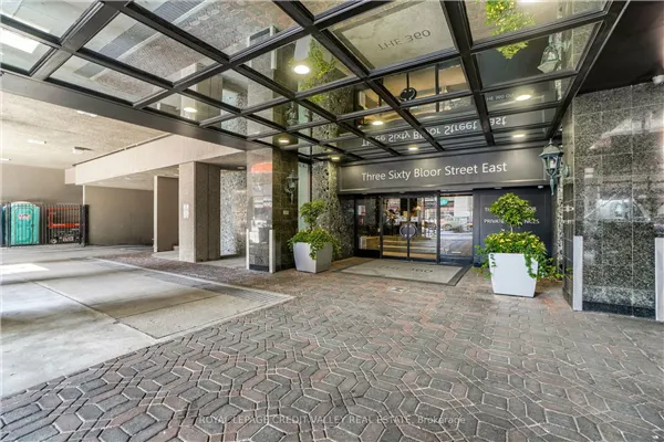 360 Bloor Street E #601
