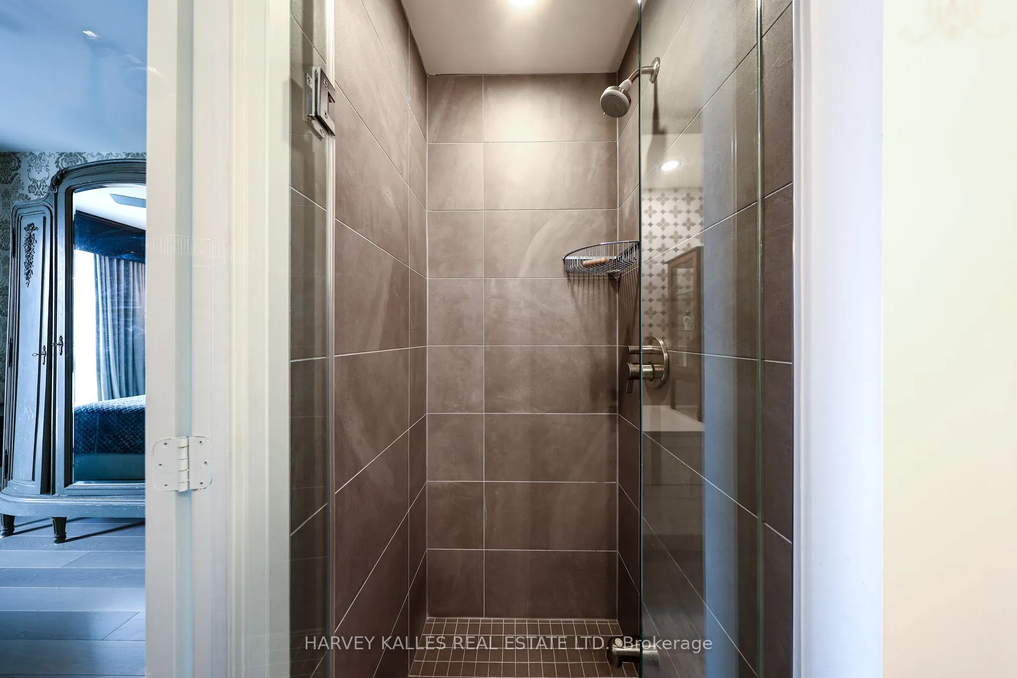 101 Erskine Avenue #2407