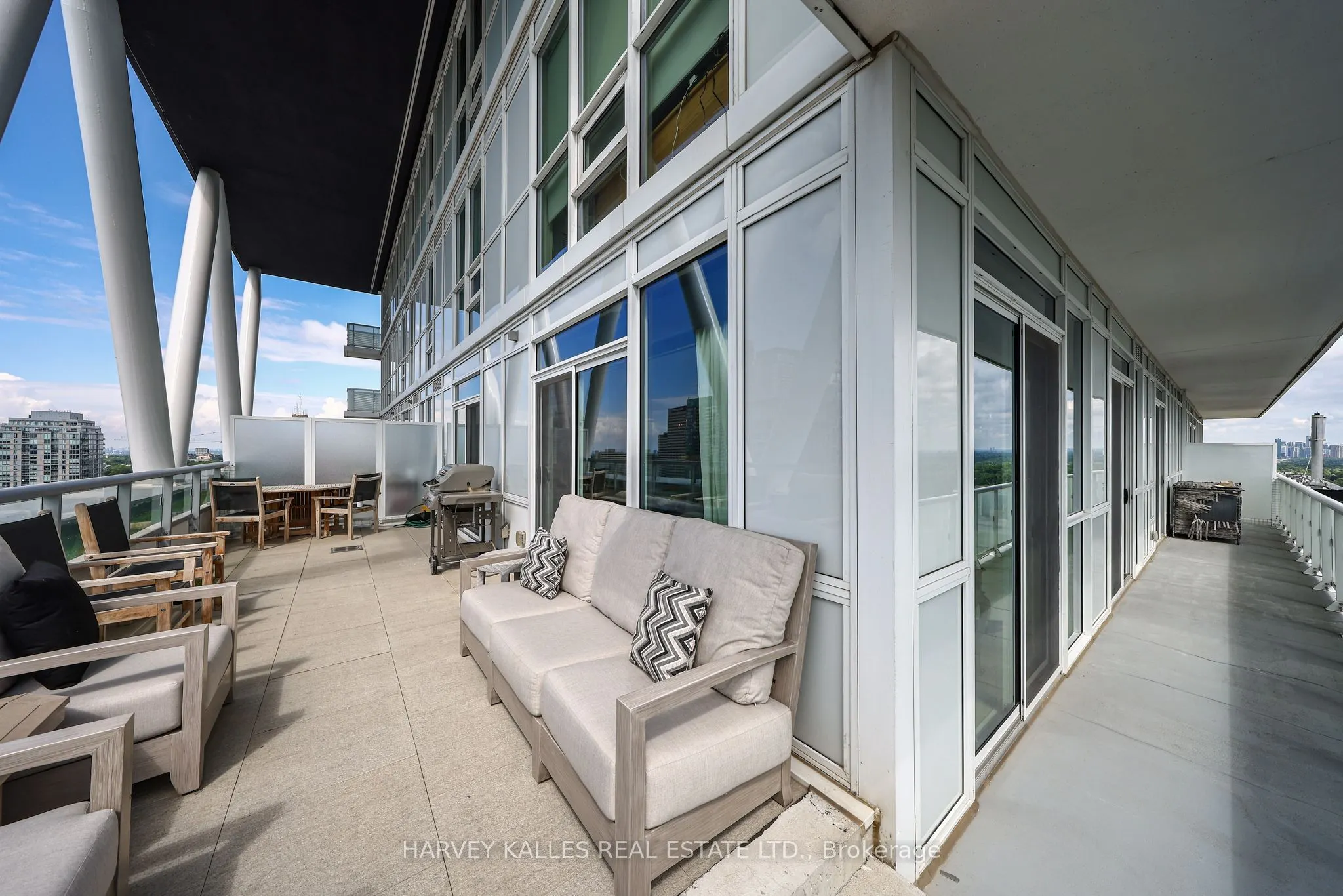 101 Erskine Avenue #2407
