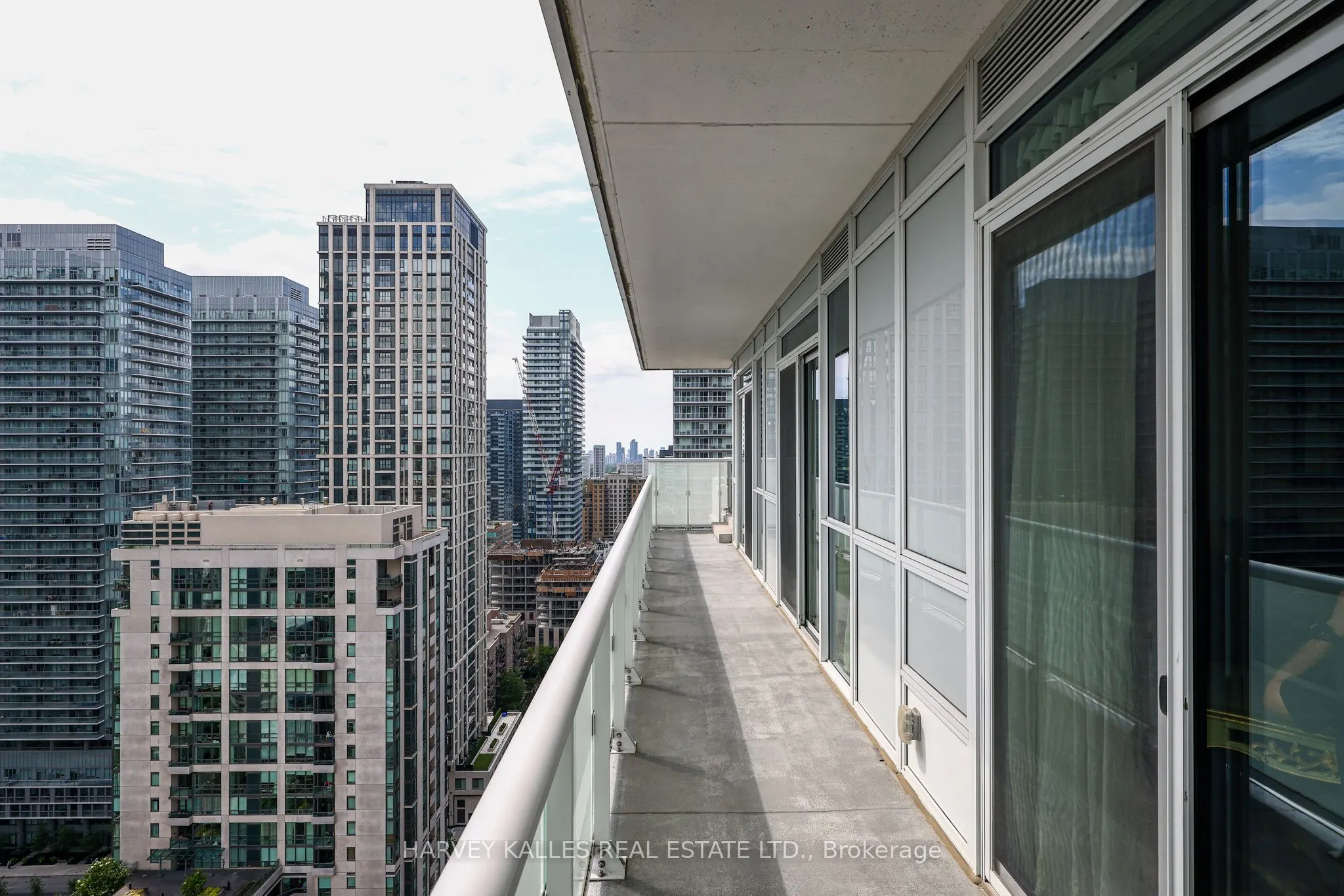 101 Erskine Avenue #2407