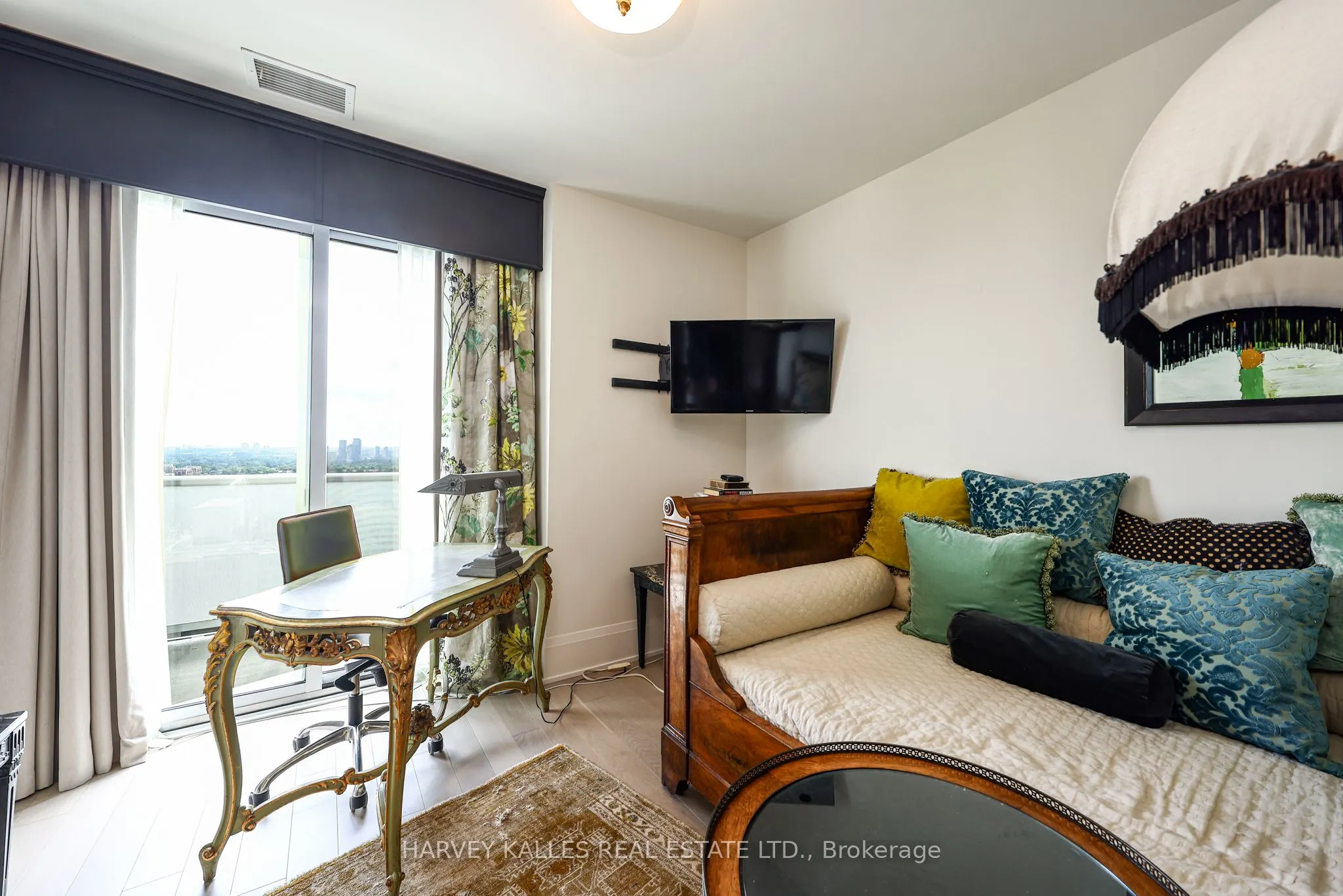 101 Erskine Avenue #2407