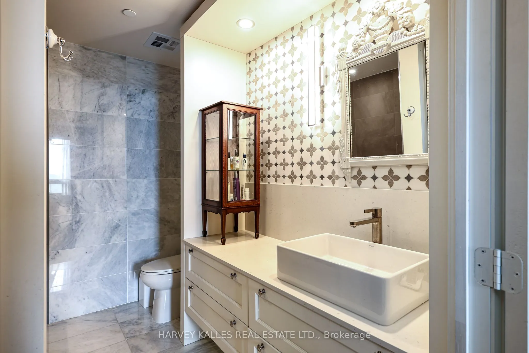 101 Erskine Avenue #2407