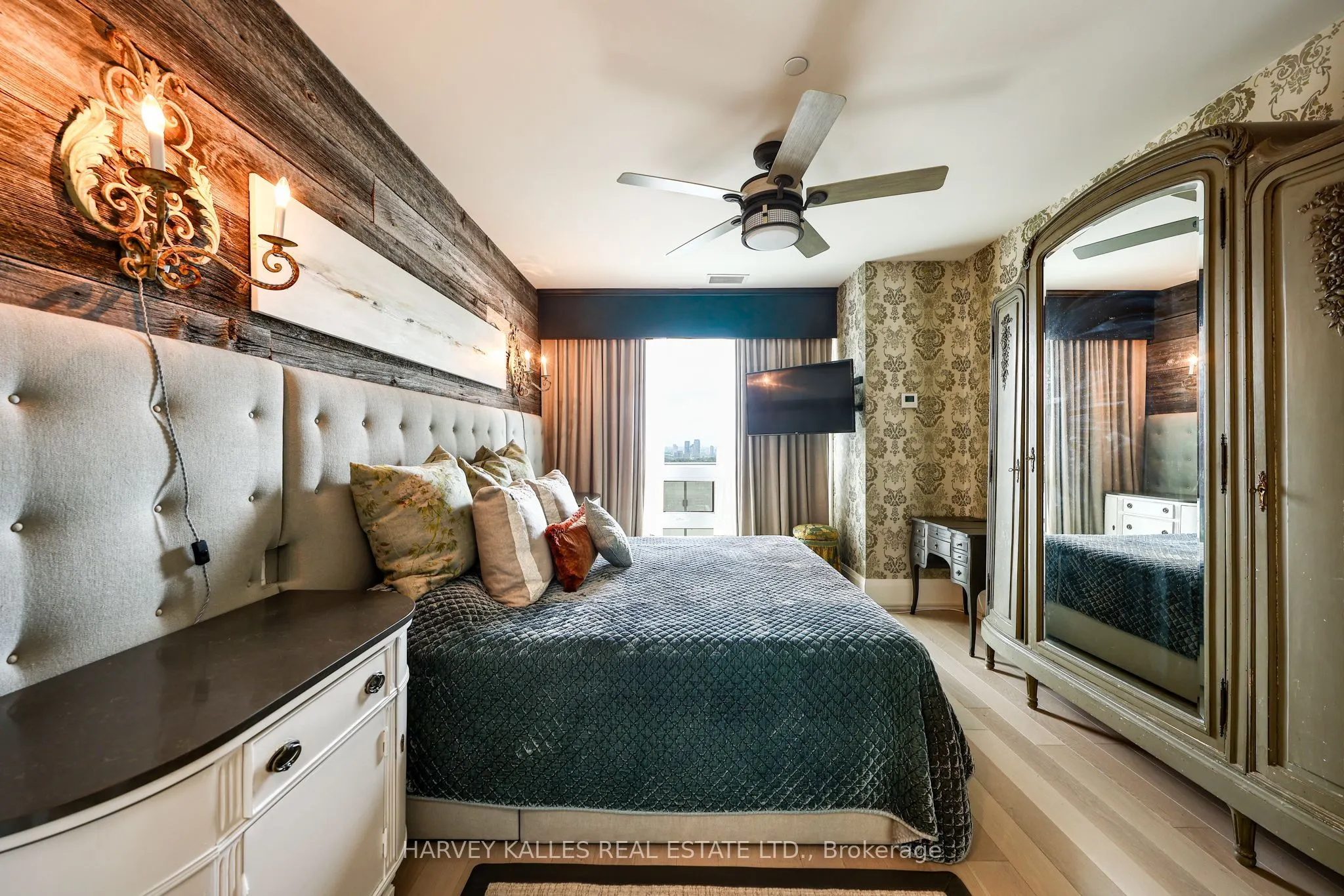 101 Erskine Avenue #2407