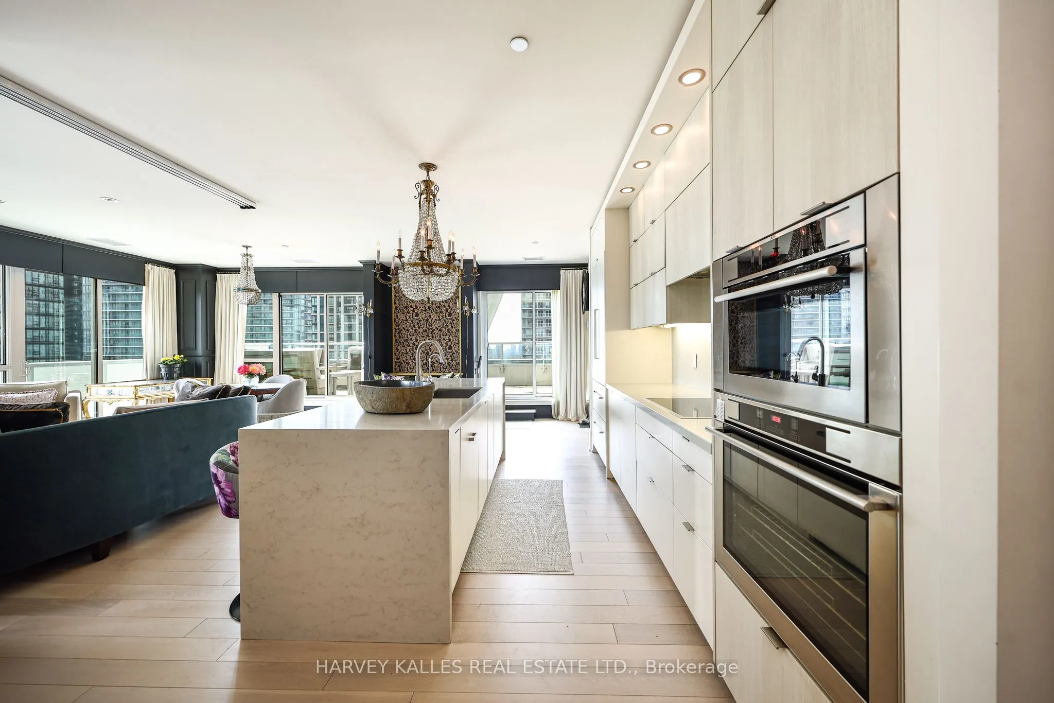 101 Erskine Avenue #2407