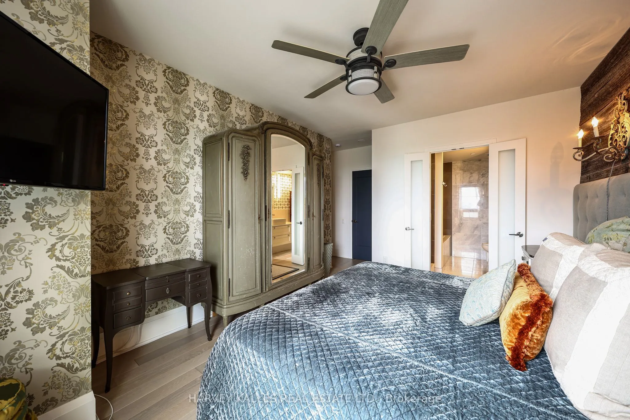 101 Erskine Avenue #2407