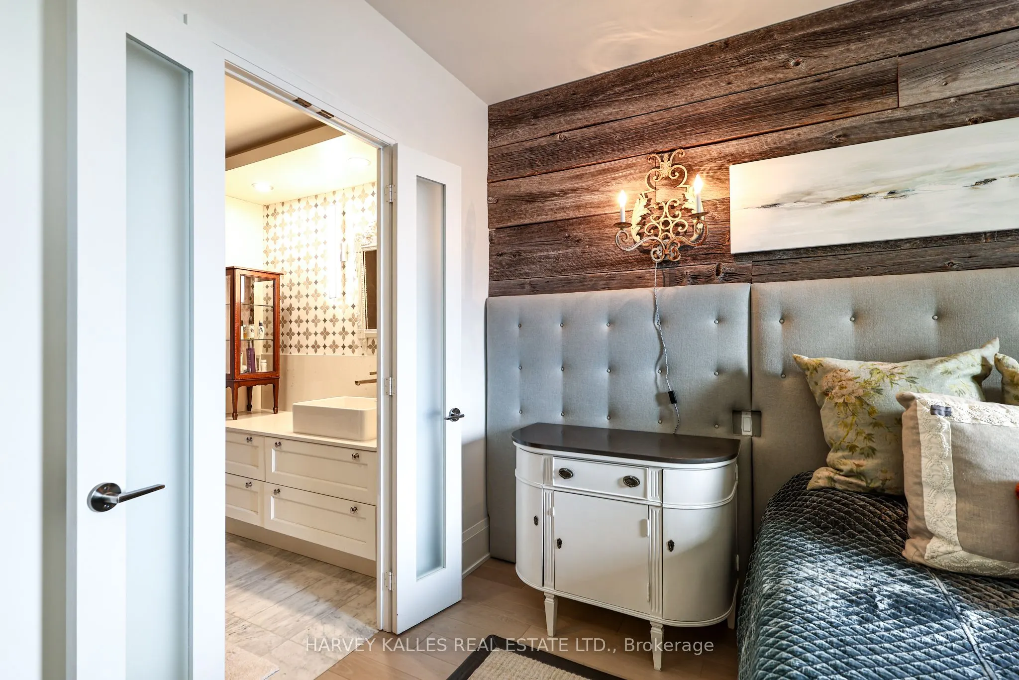 101 Erskine Avenue #2407