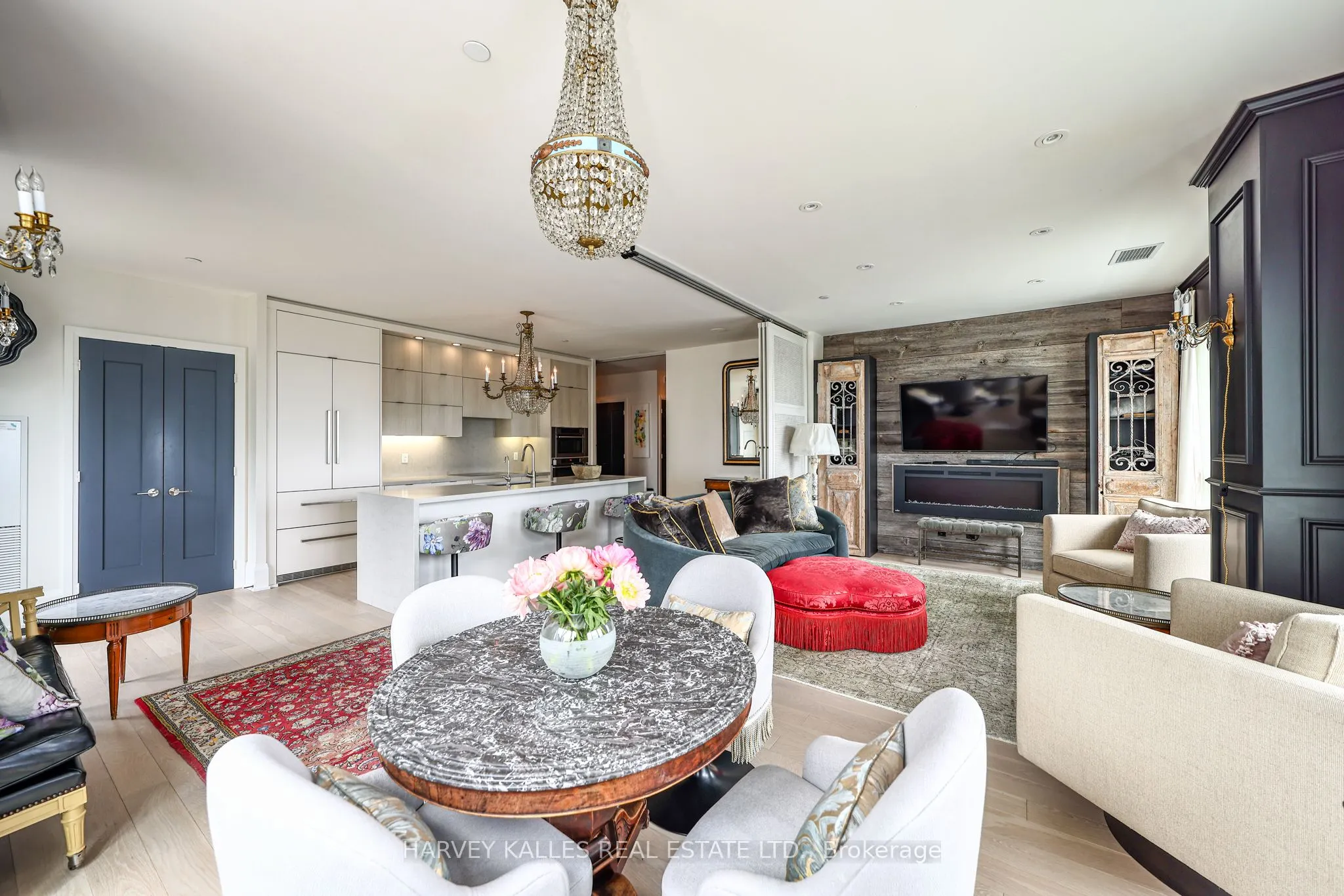 101 Erskine Avenue #2407
