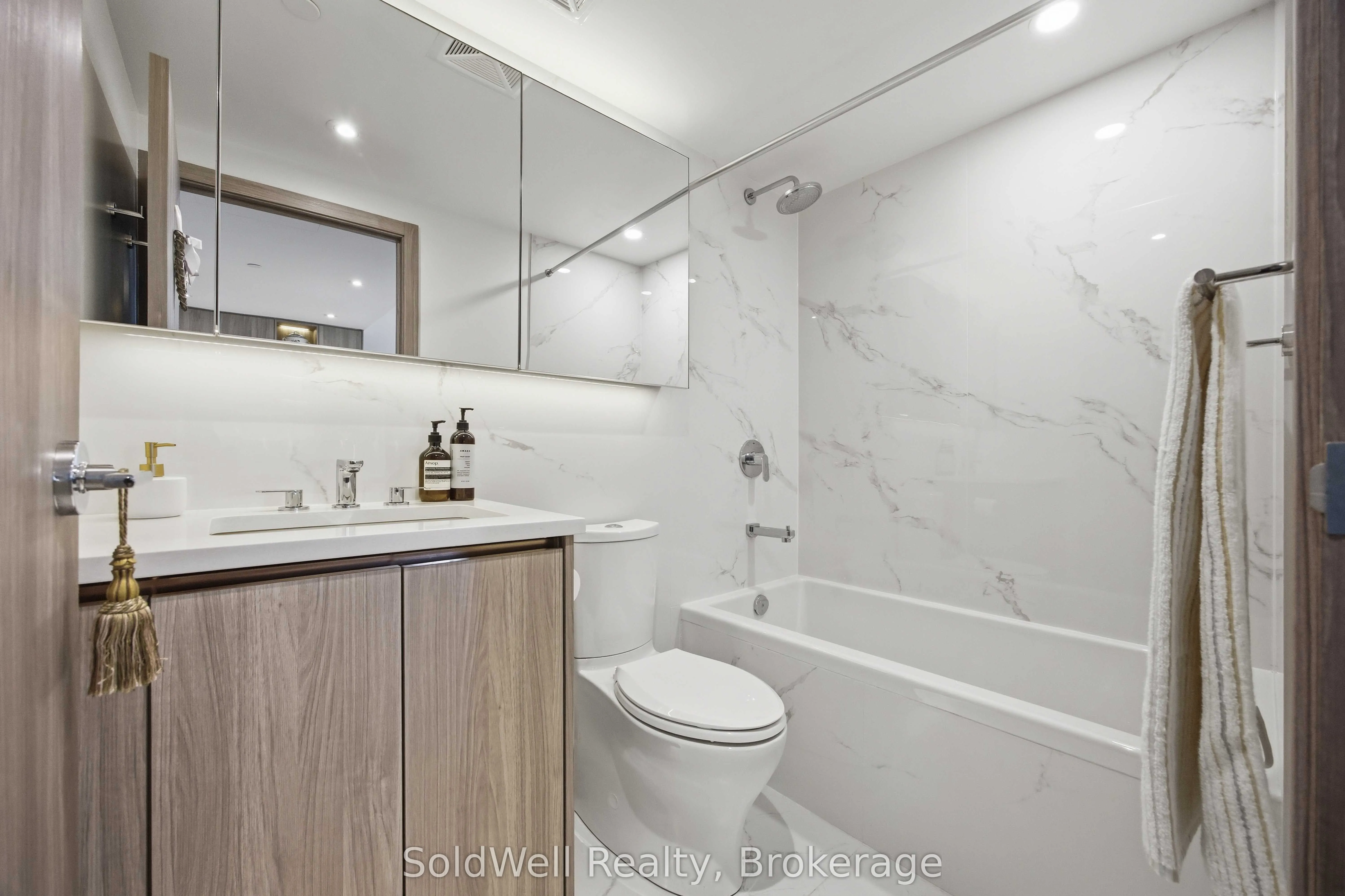 25 Mcmahon Drive #2103