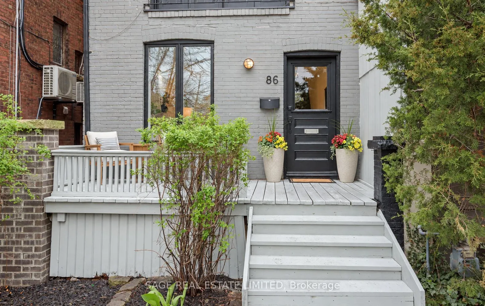86 Dupont Street