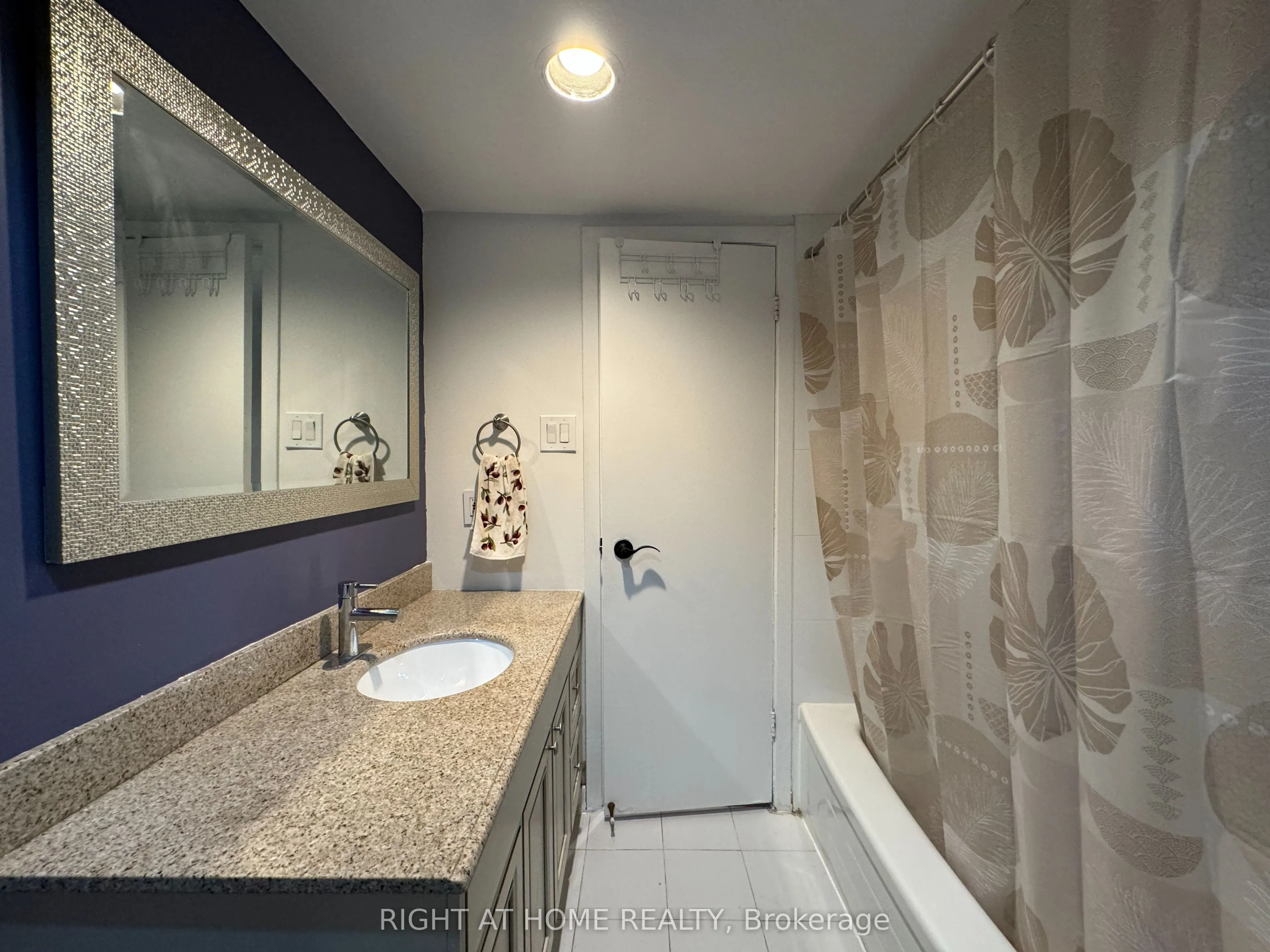 1196 Avenue Road #Lower Apartment