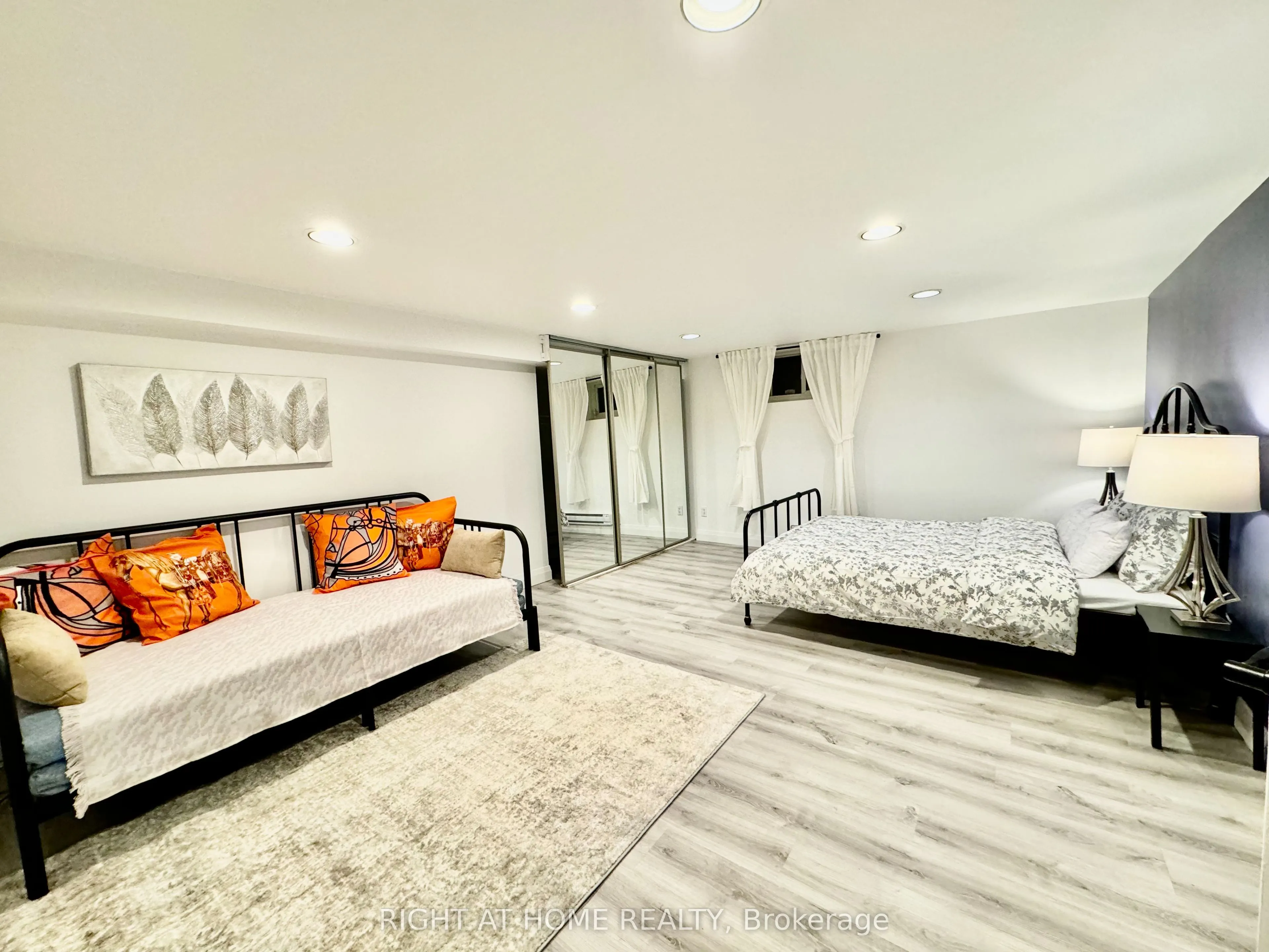1196 Avenue Road #Lower Apartment