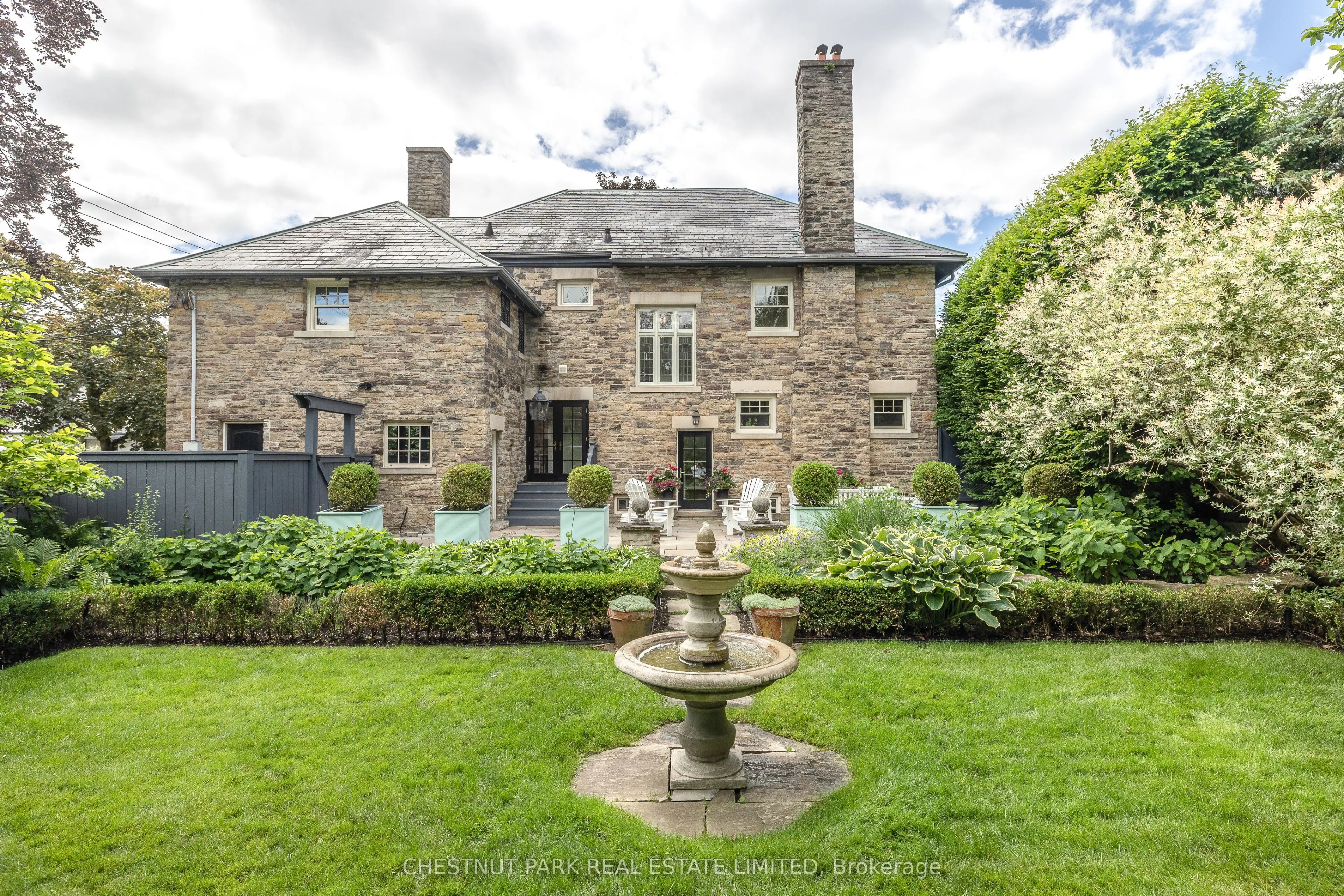42 Lytton Boulevard