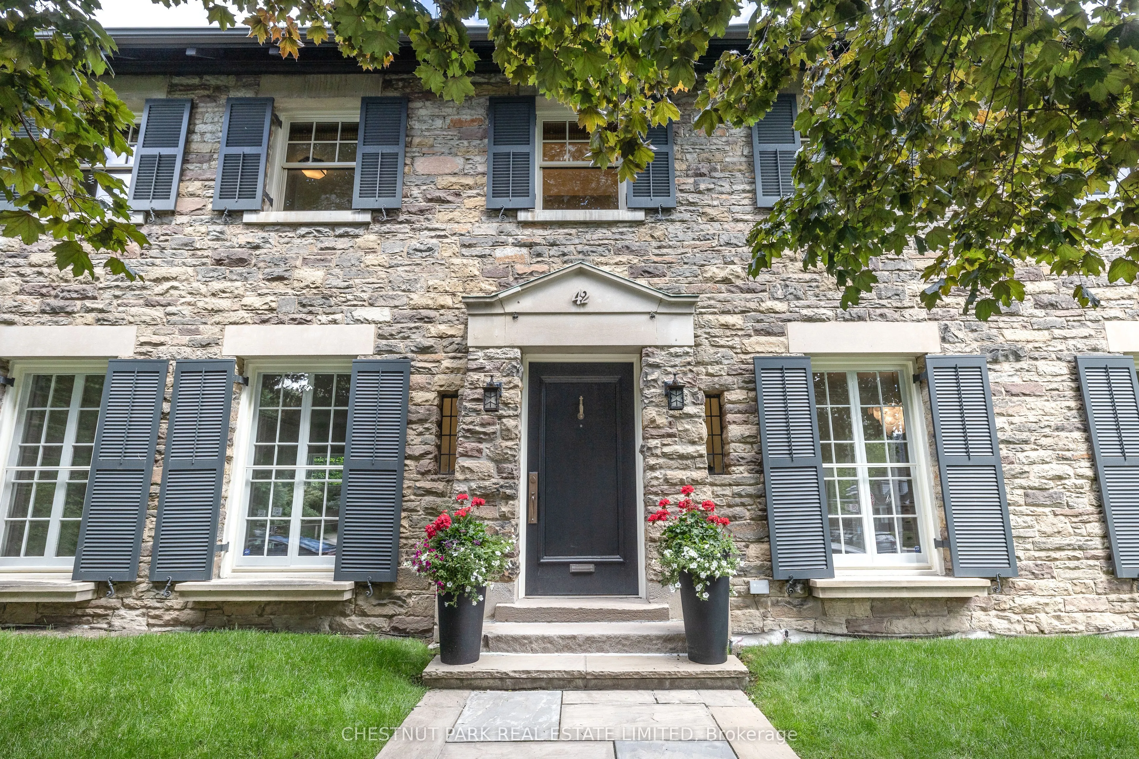 42 Lytton Boulevard