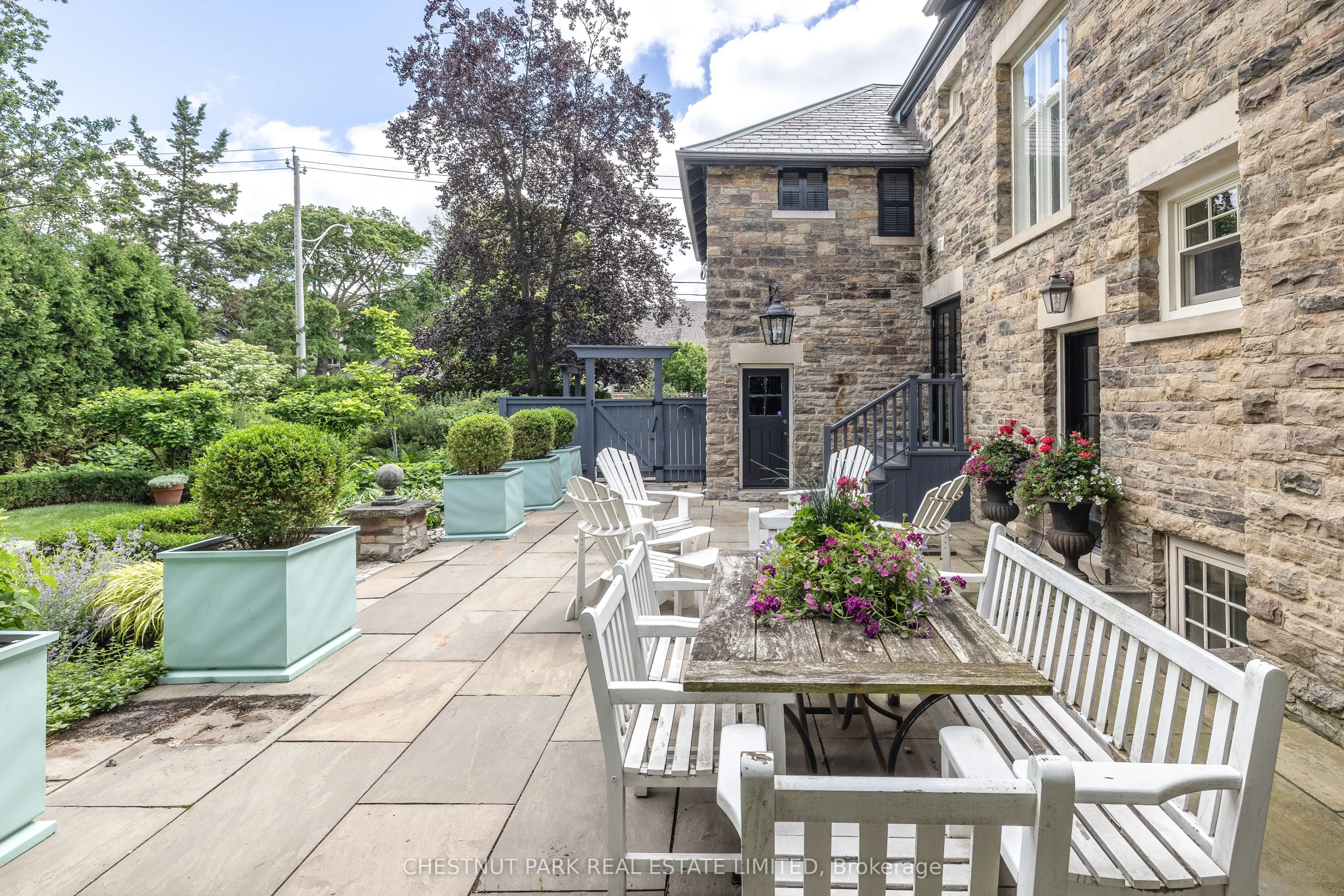 42 Lytton Boulevard