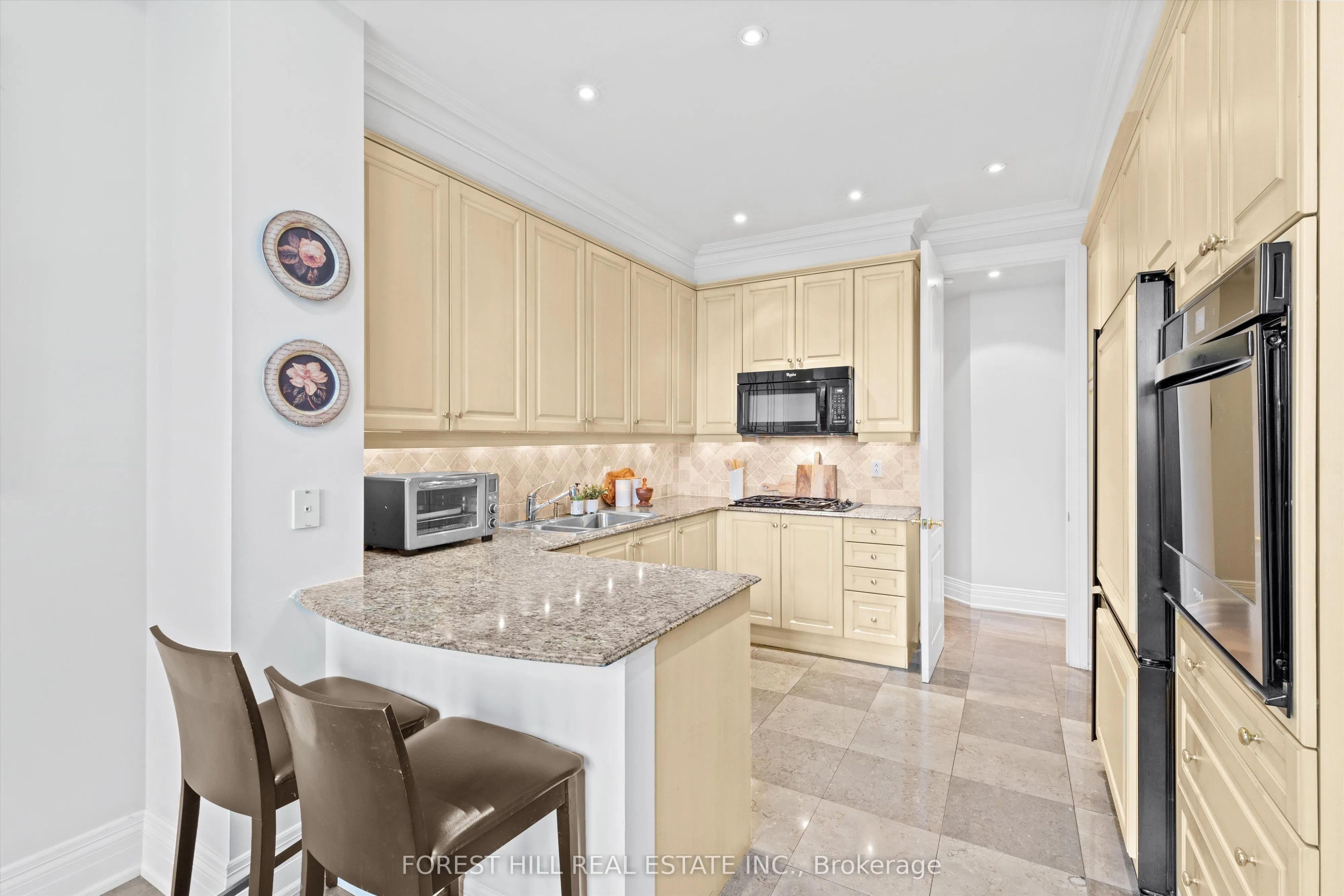 33 Delisle Avenue #108