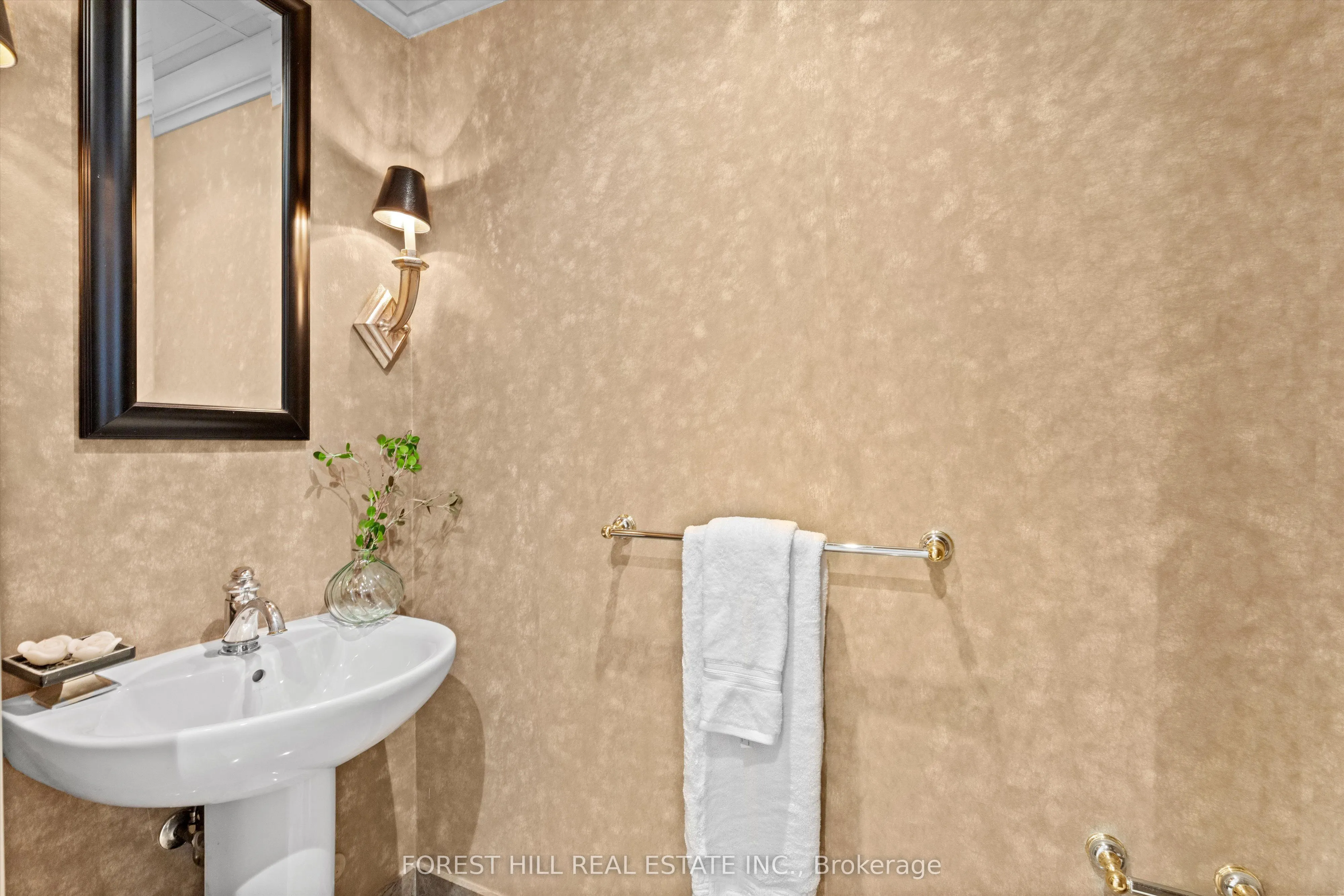 33 Delisle Avenue #108
