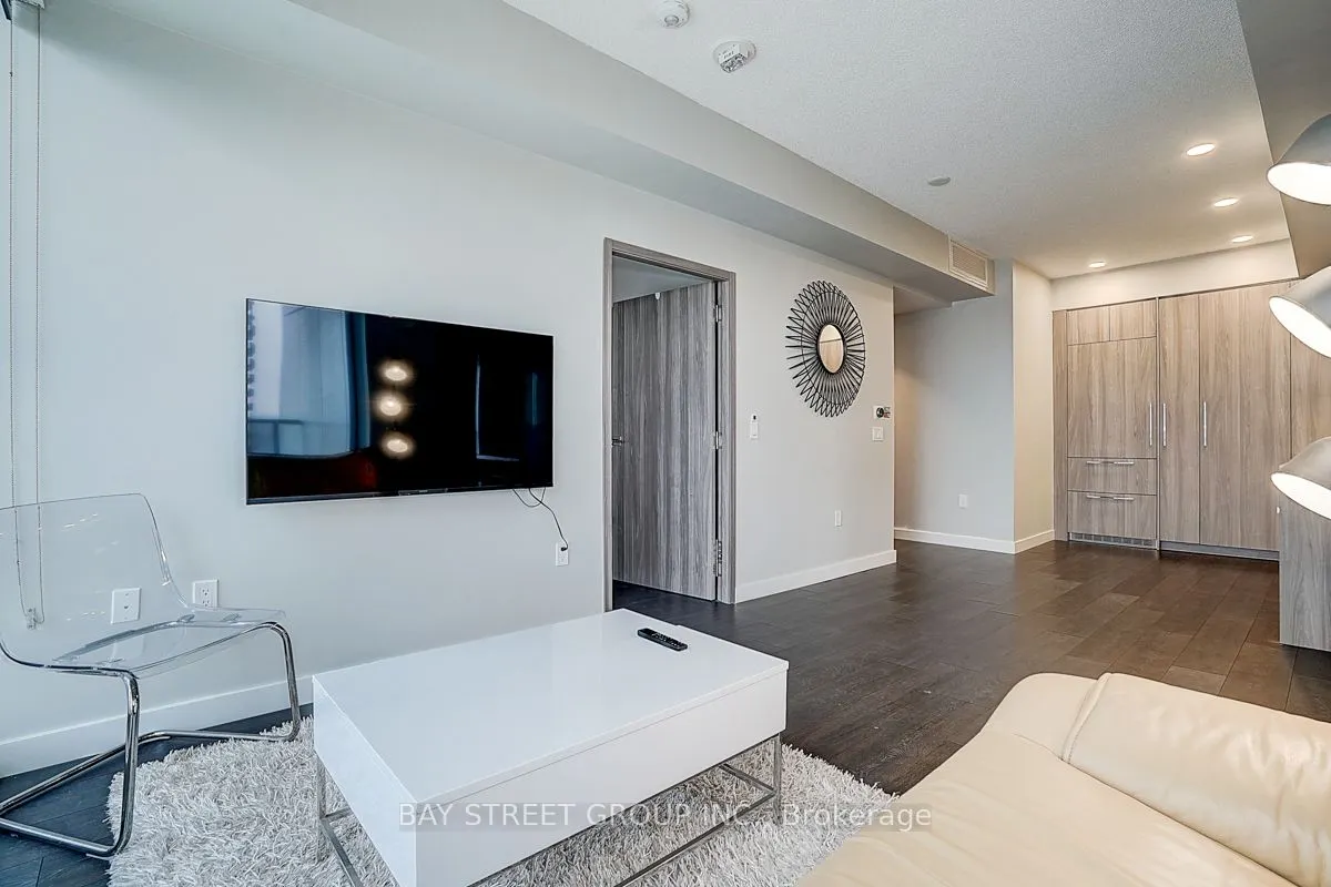 95 Mcmahon Drive #2512