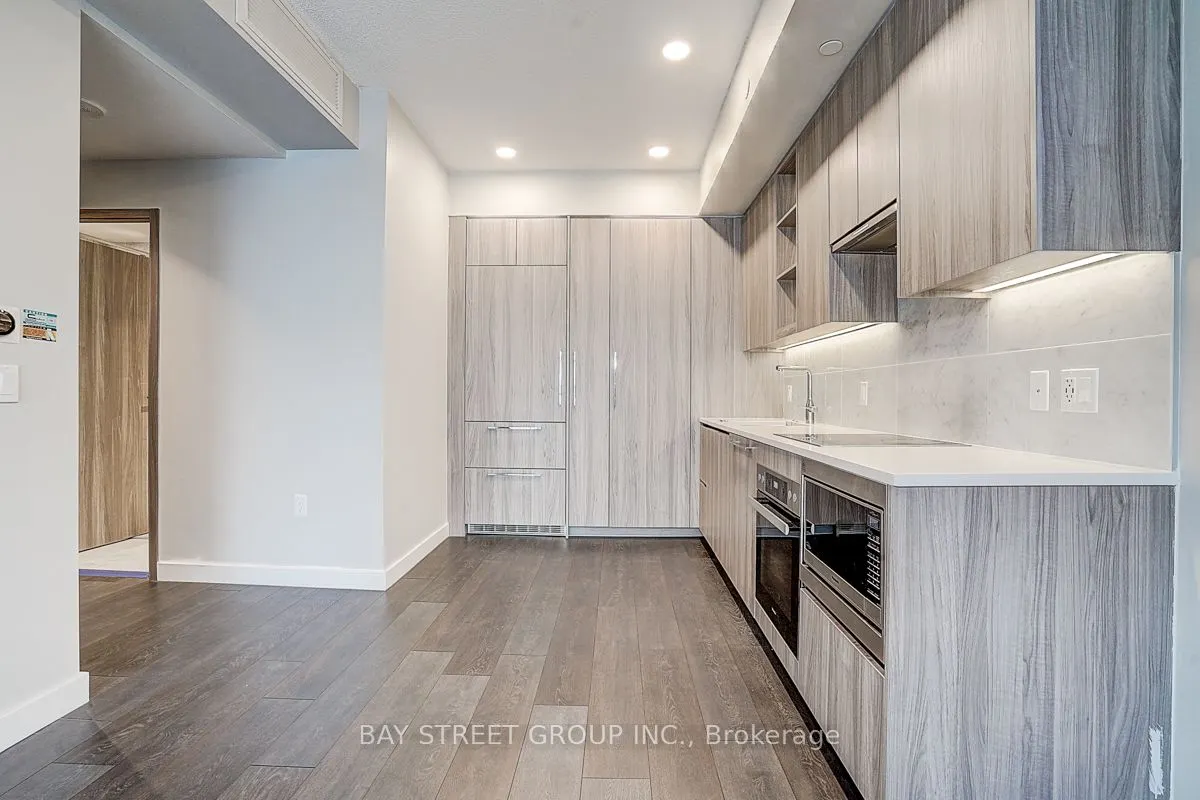 95 Mcmahon Drive #2512