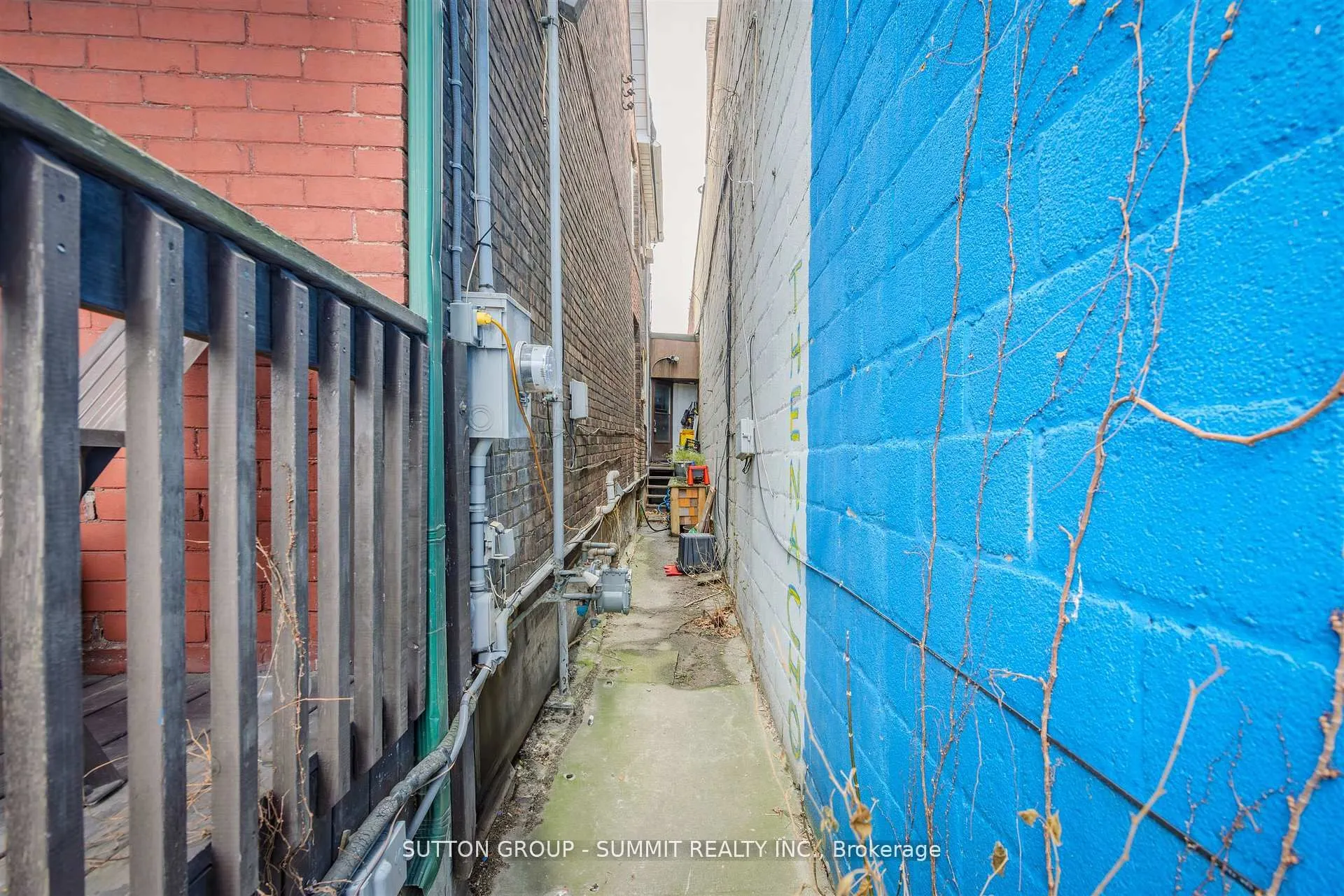 811 Bloor Street W