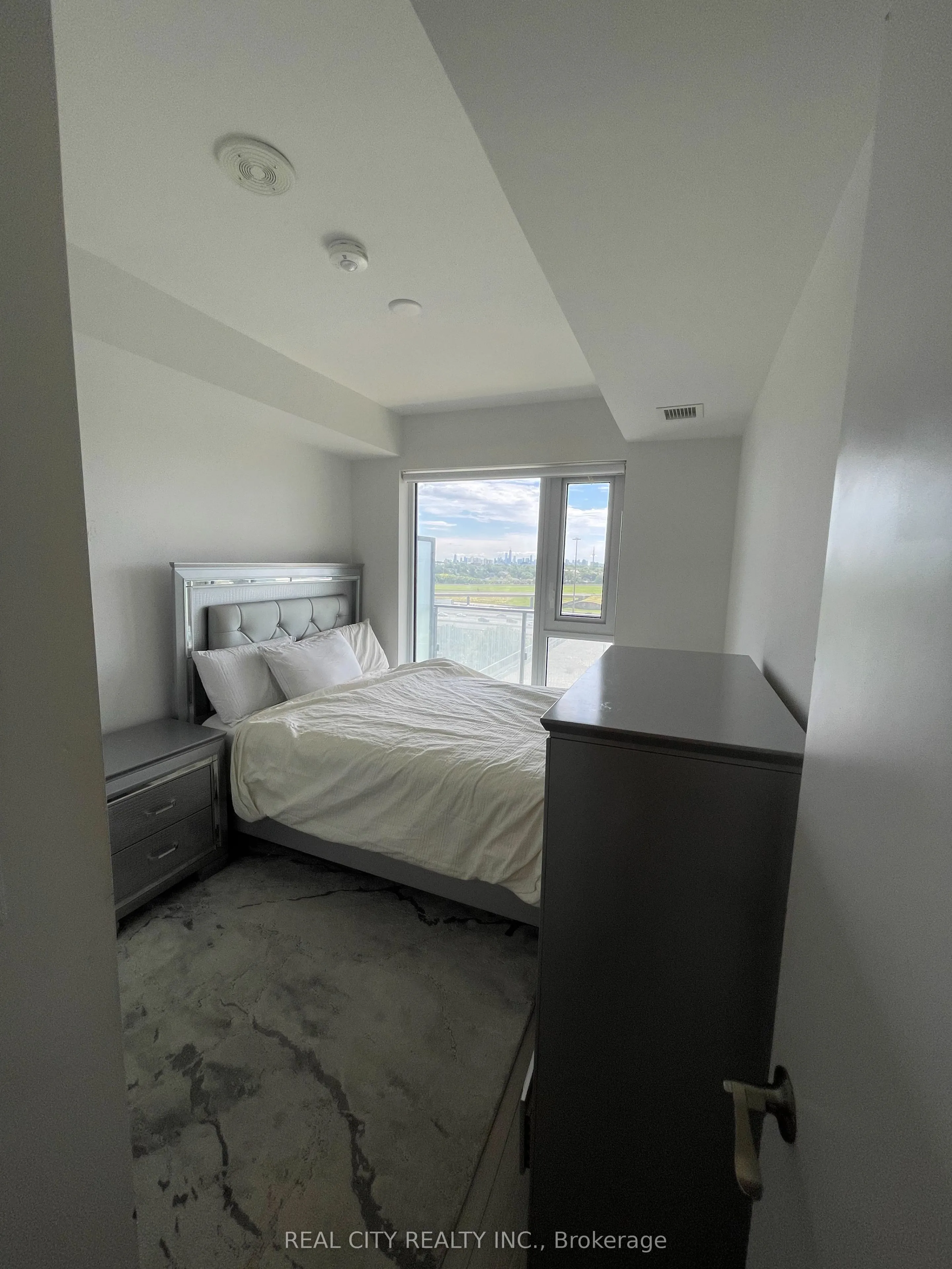 8 Tippett Road #808