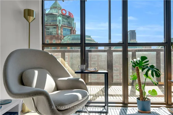 101 Charles Street E