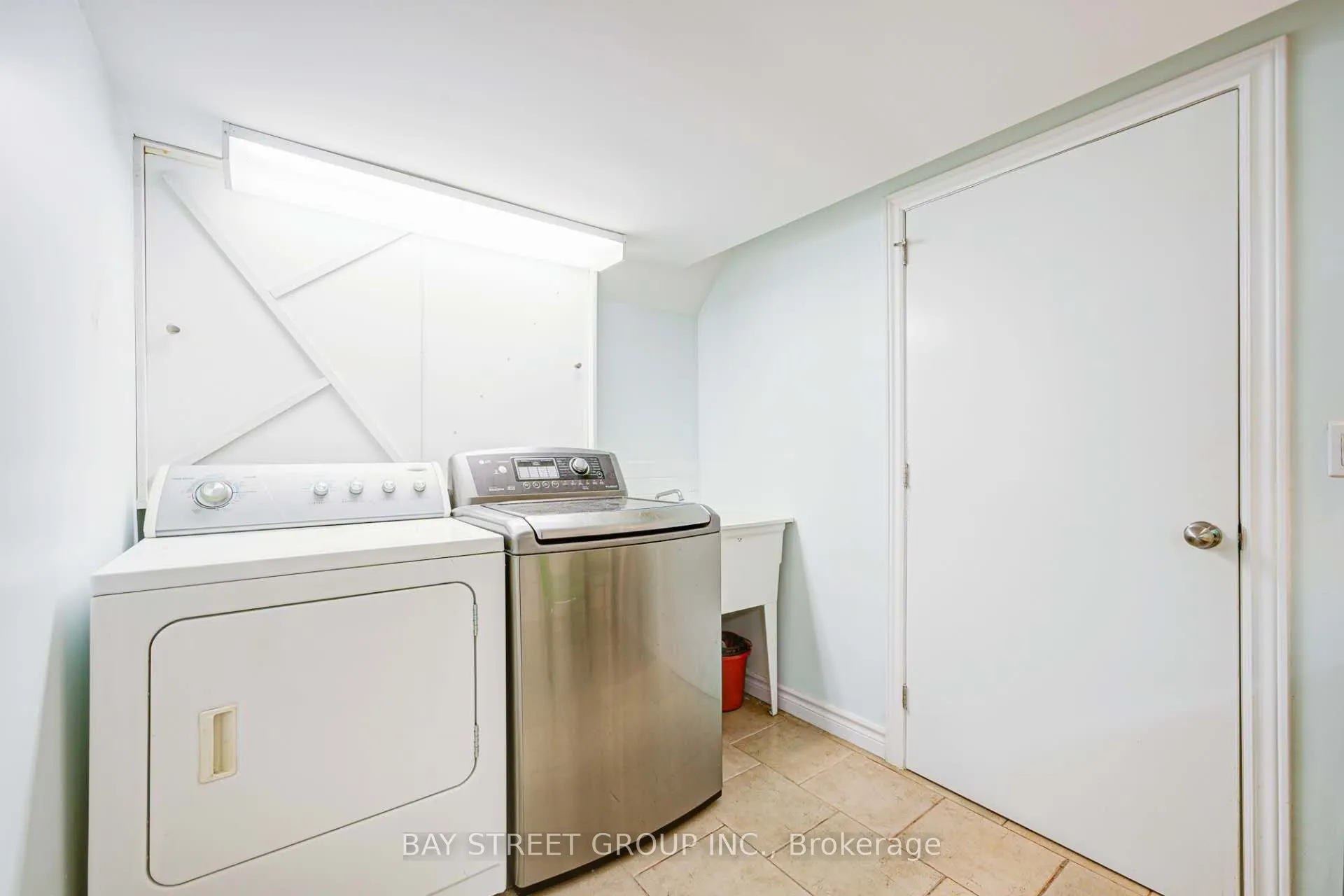 125 Connaught Avenue