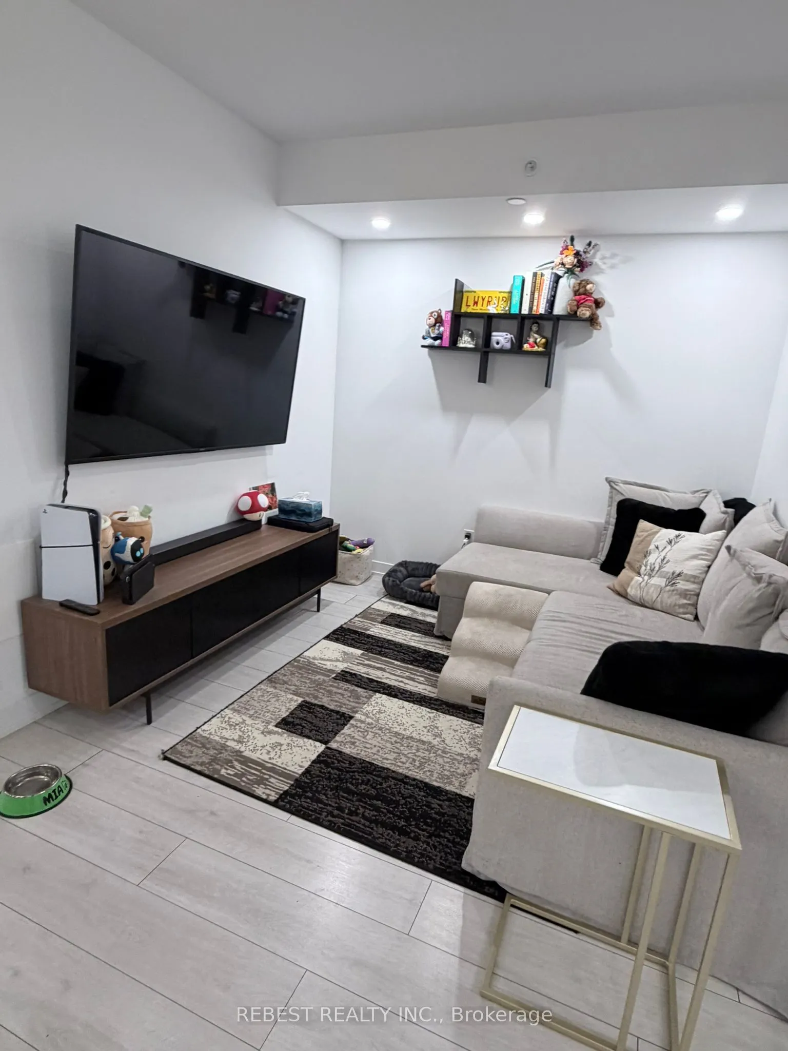 31 Tippett Road #547