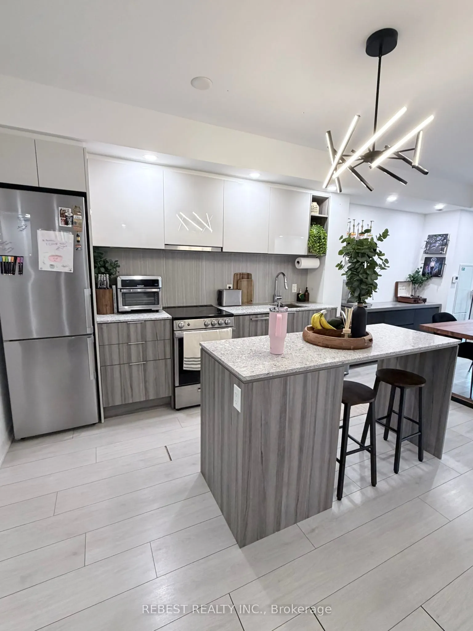 31 Tippett Road #547