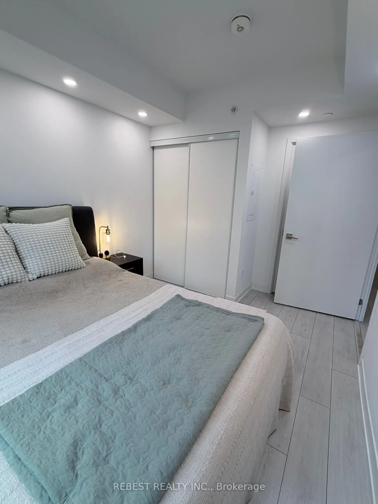 31 Tippett Road #547