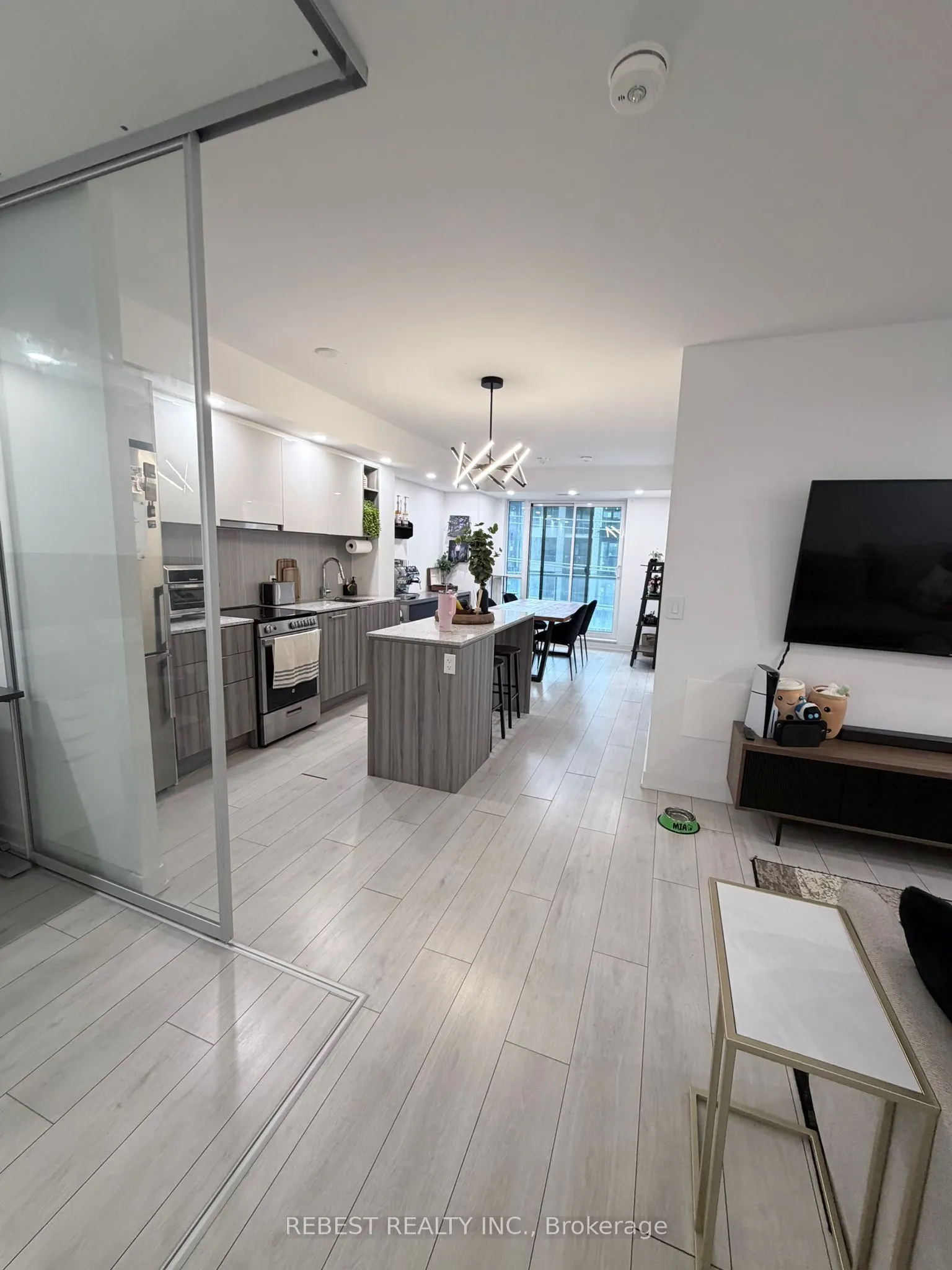 31 Tippett Road #547