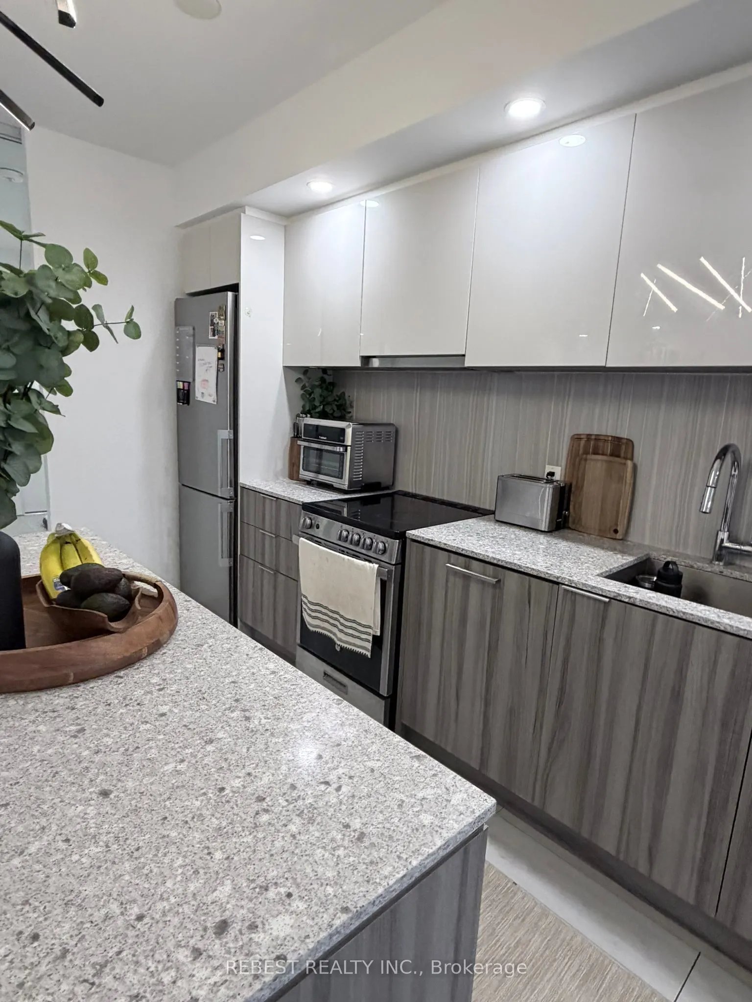 31 Tippett Road #547