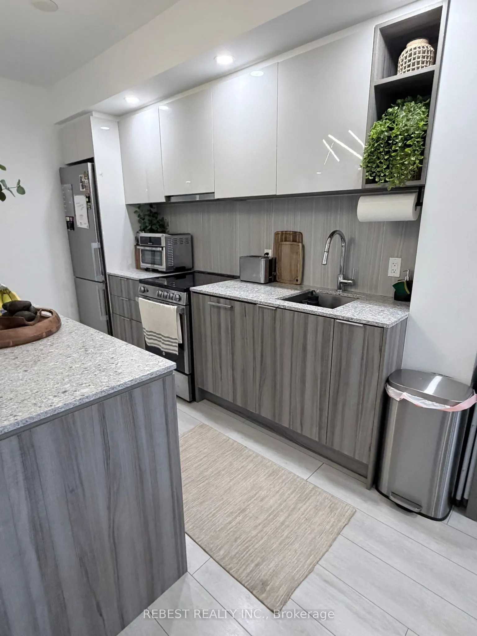 31 Tippett Road #547