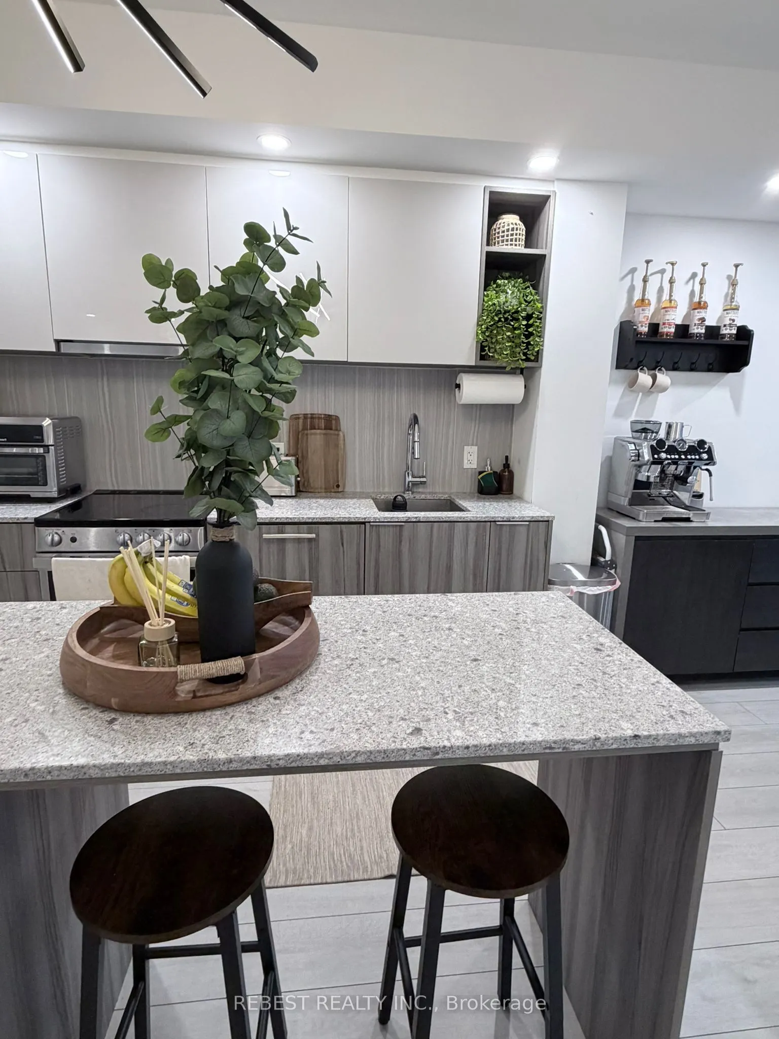 31 Tippett Road #547
