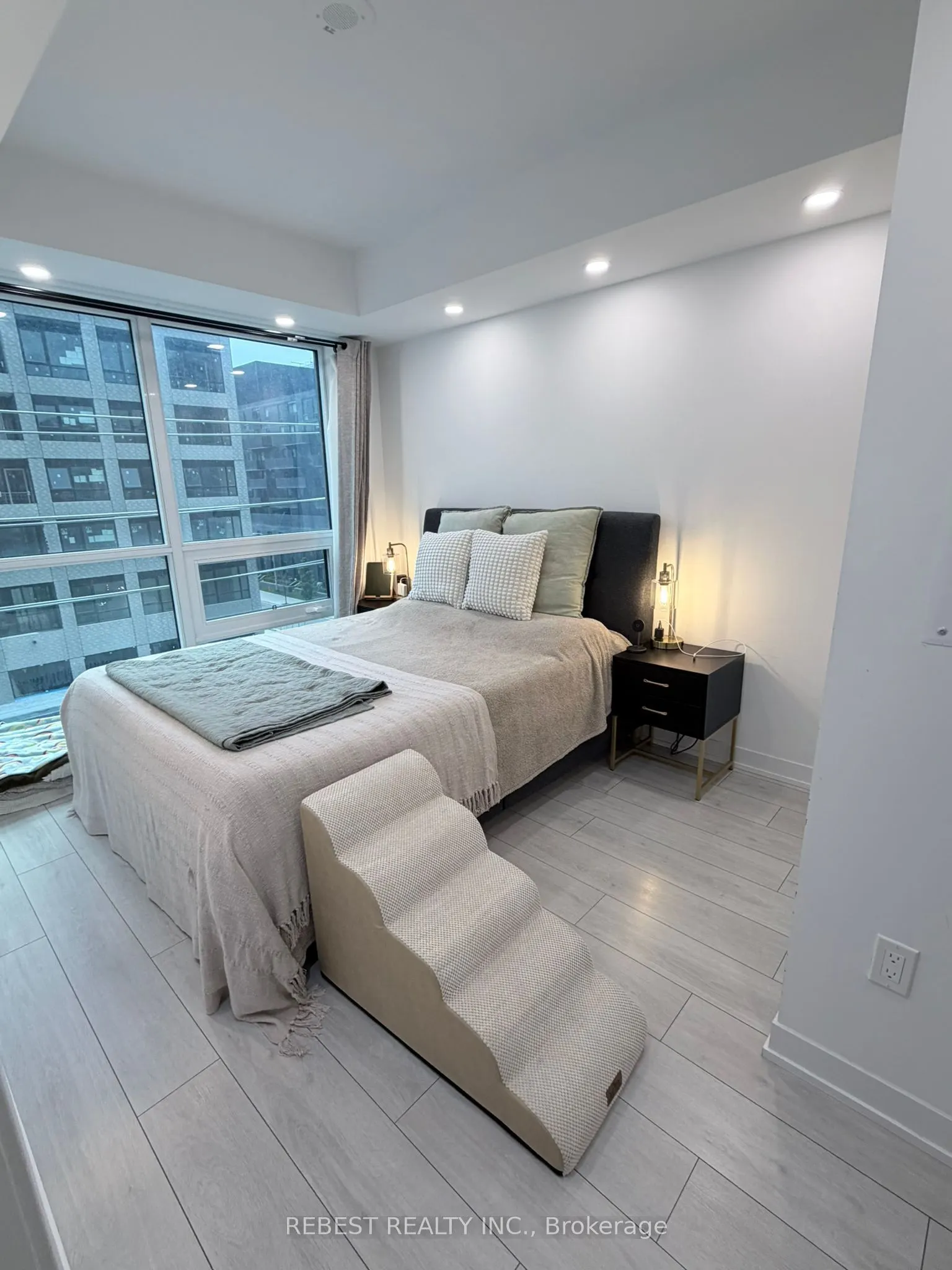 31 Tippett Road #547