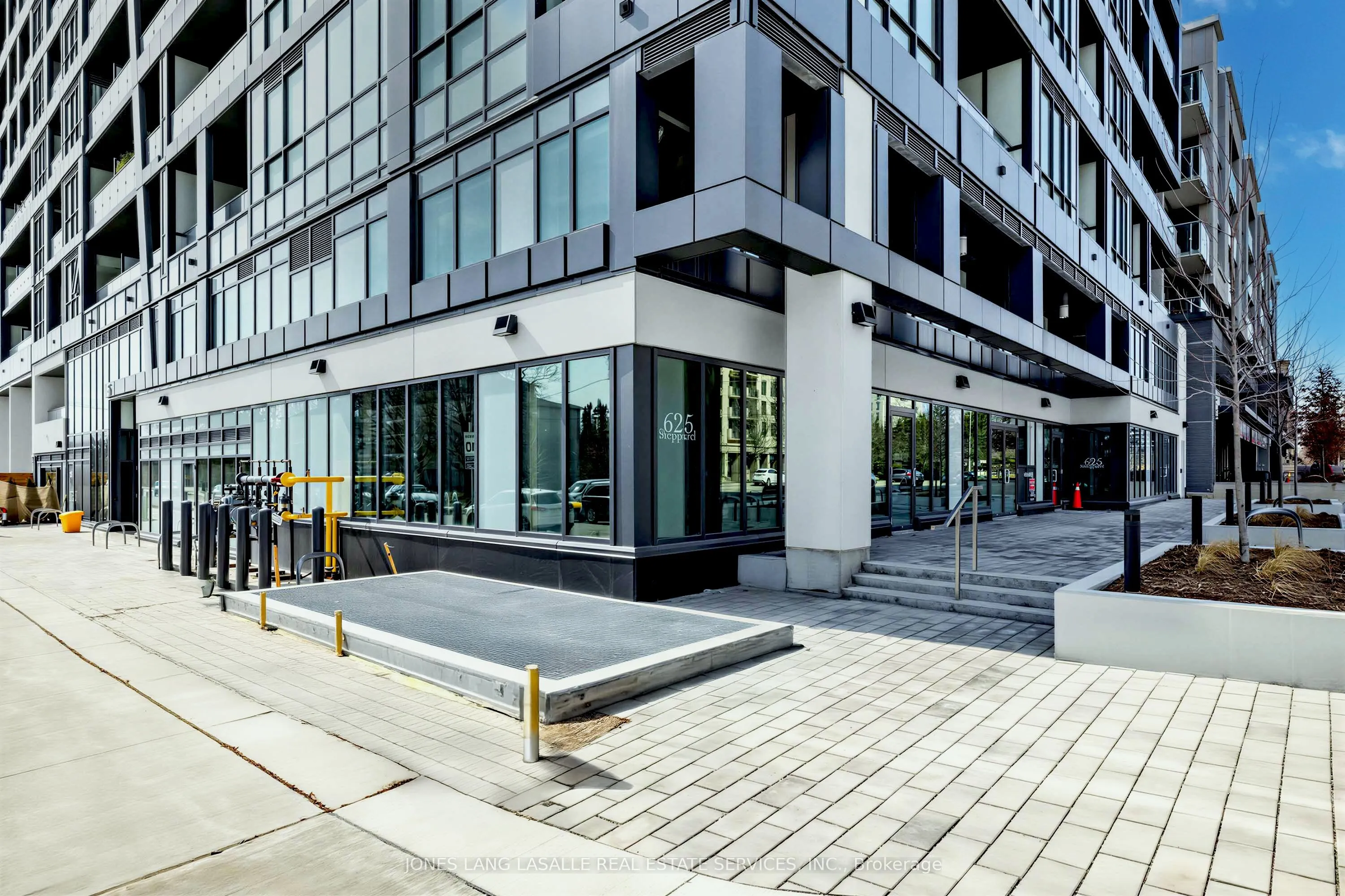625 Sheppard Avenue E