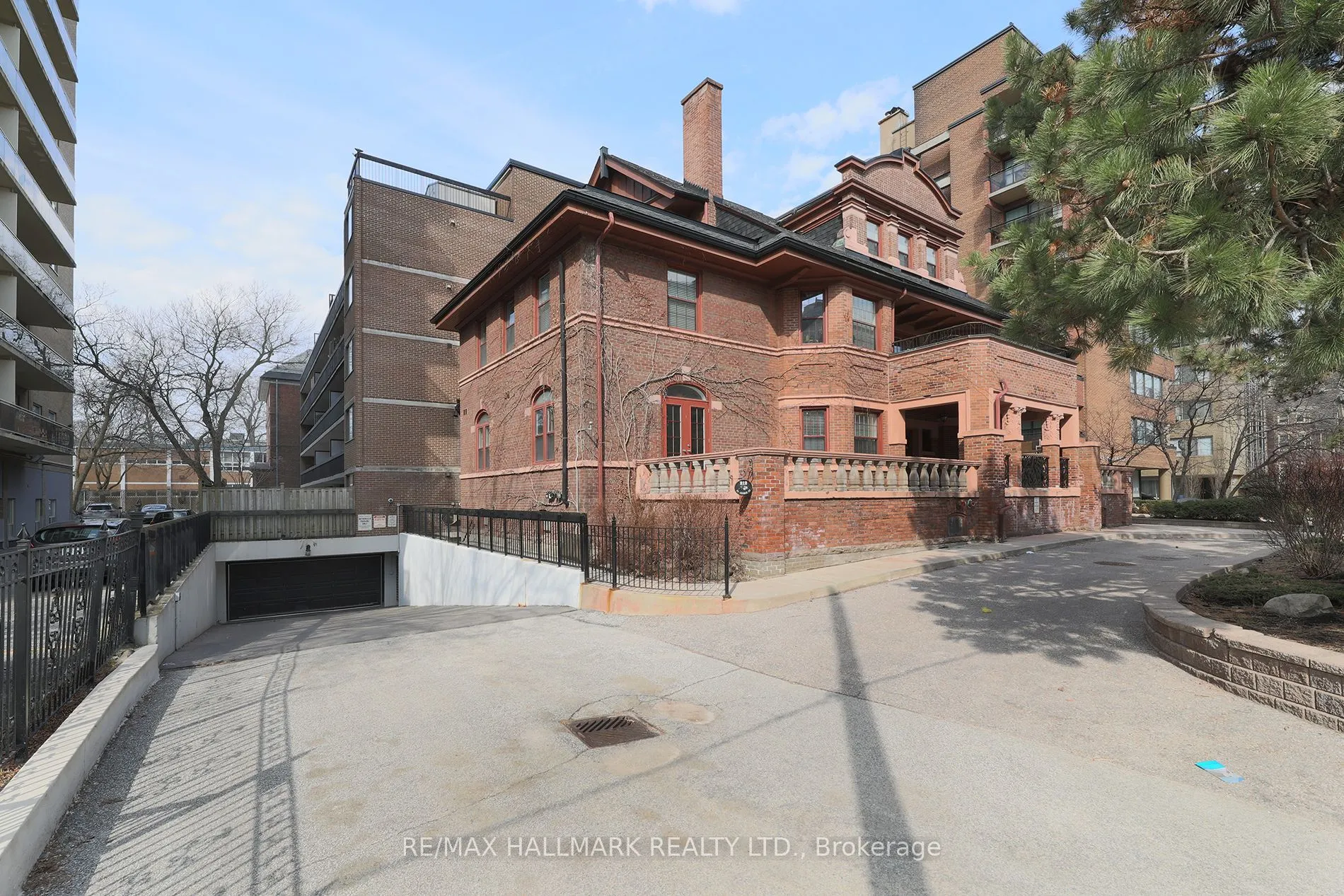 212 St. George Street #106