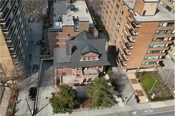 212 St. George Street #106