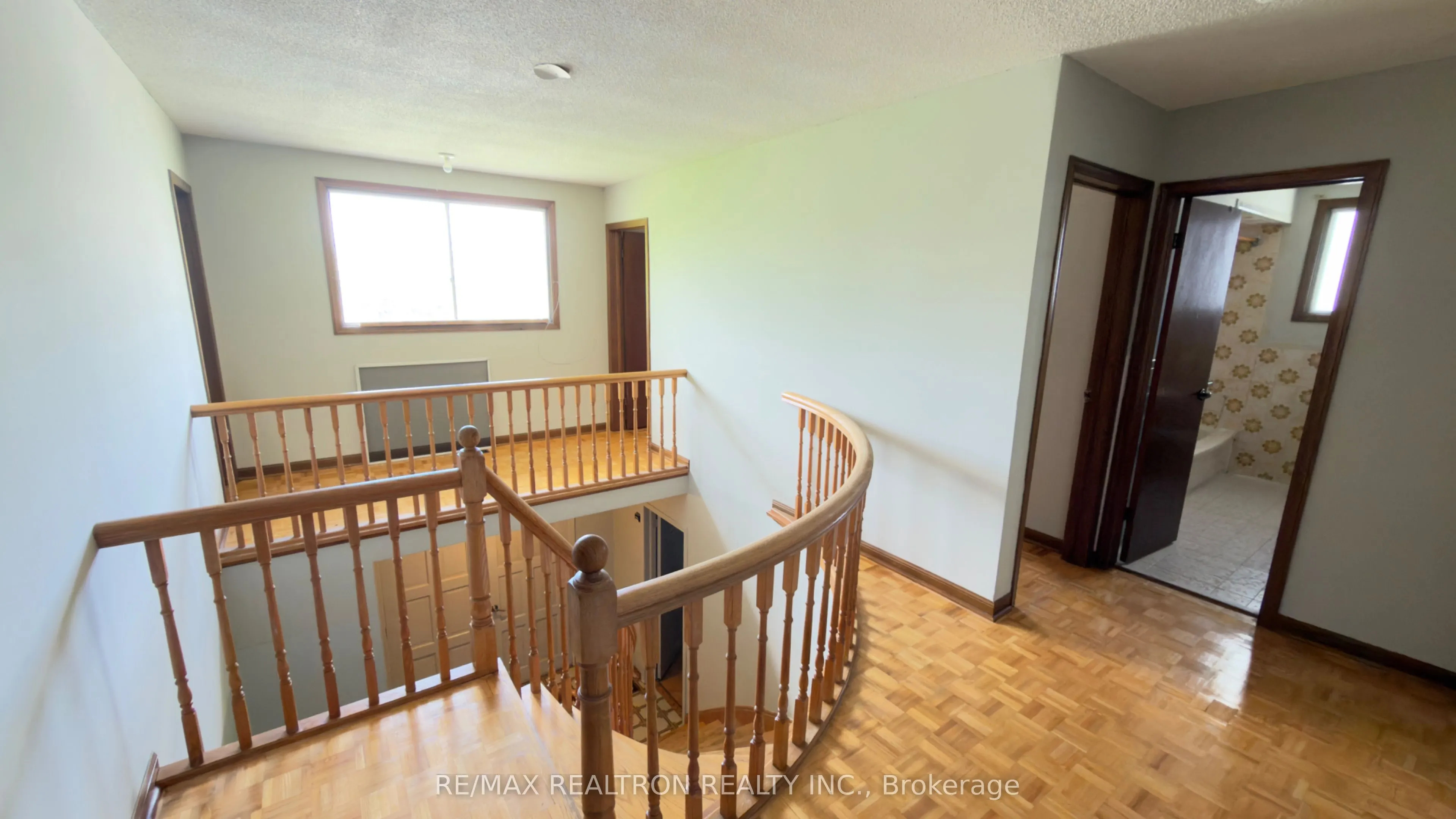 589 Sheppard Avenue E