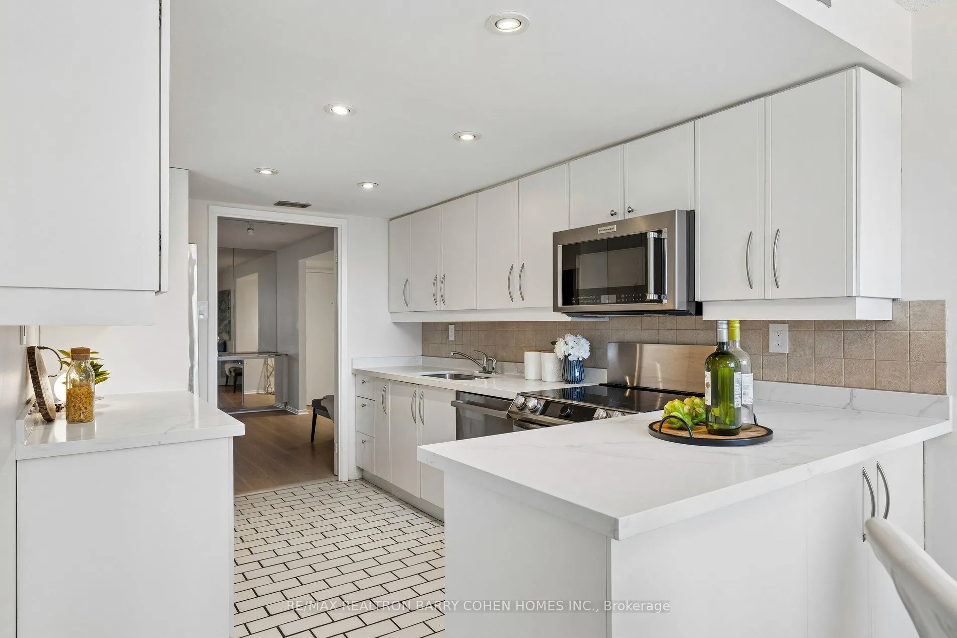 360 Bloor Street E #301