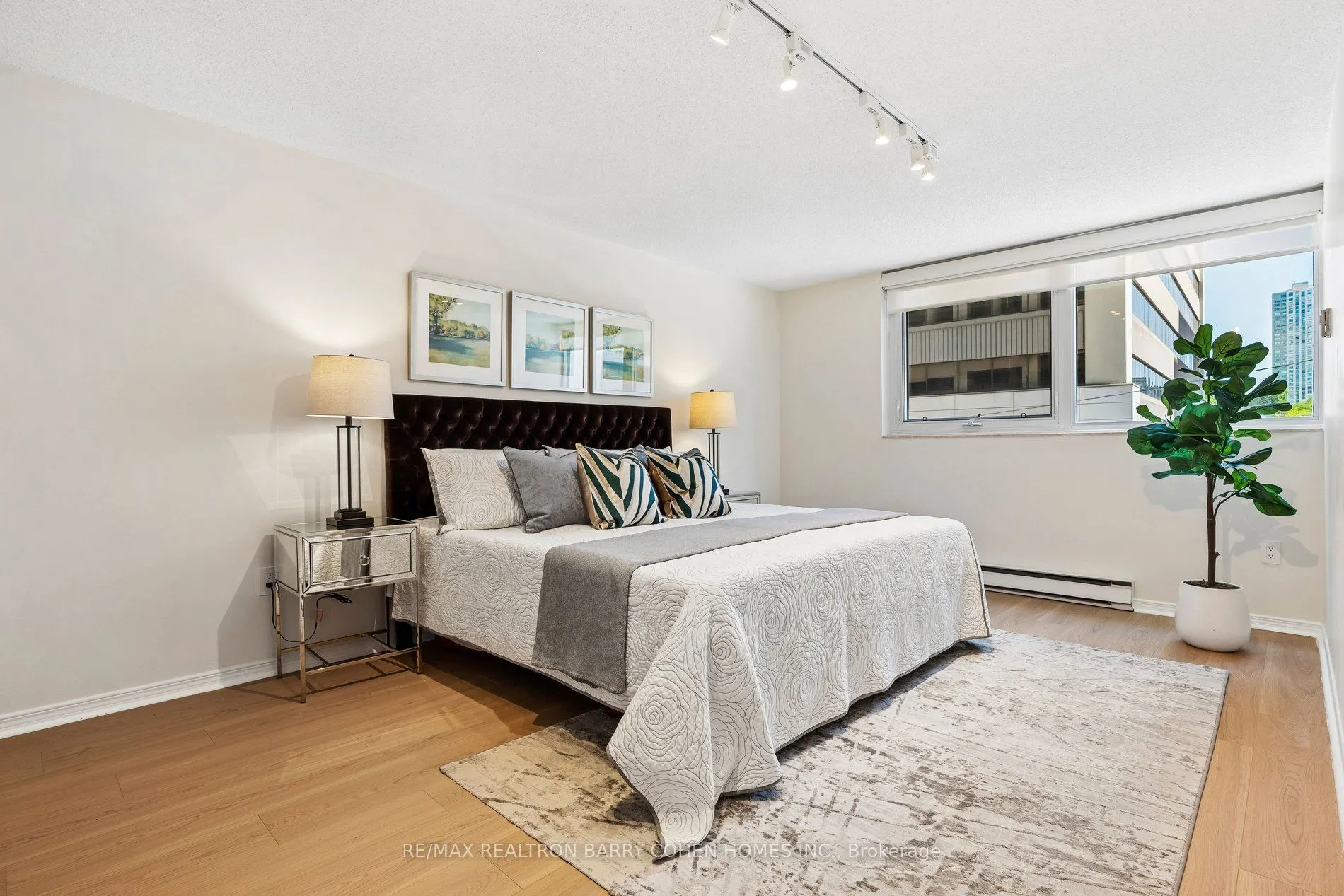 360 Bloor Street E #301
